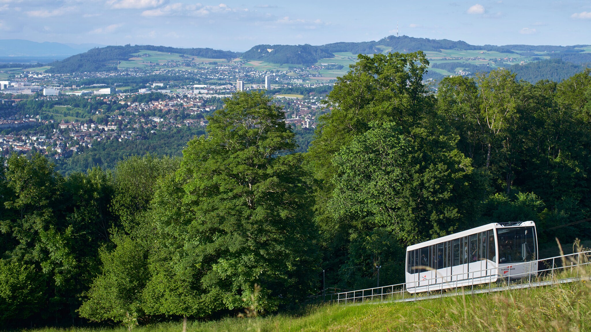 Standseilbahn am Berg Gurten in Bern. Standseilbahn am Berg Gurten in Bern.