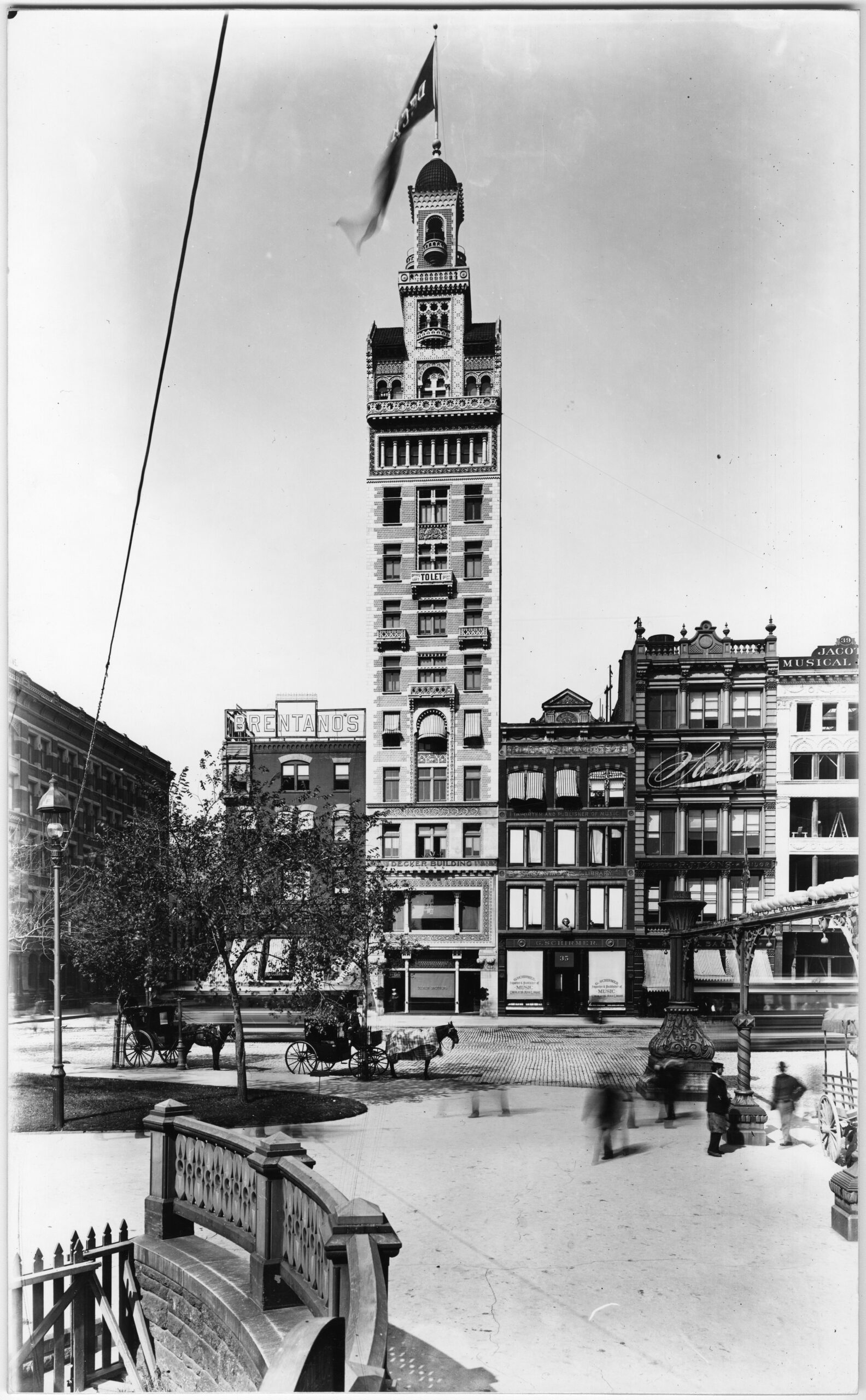 Das Decker Building im Jahr 1895 Das Decker Building im Jahr 1895