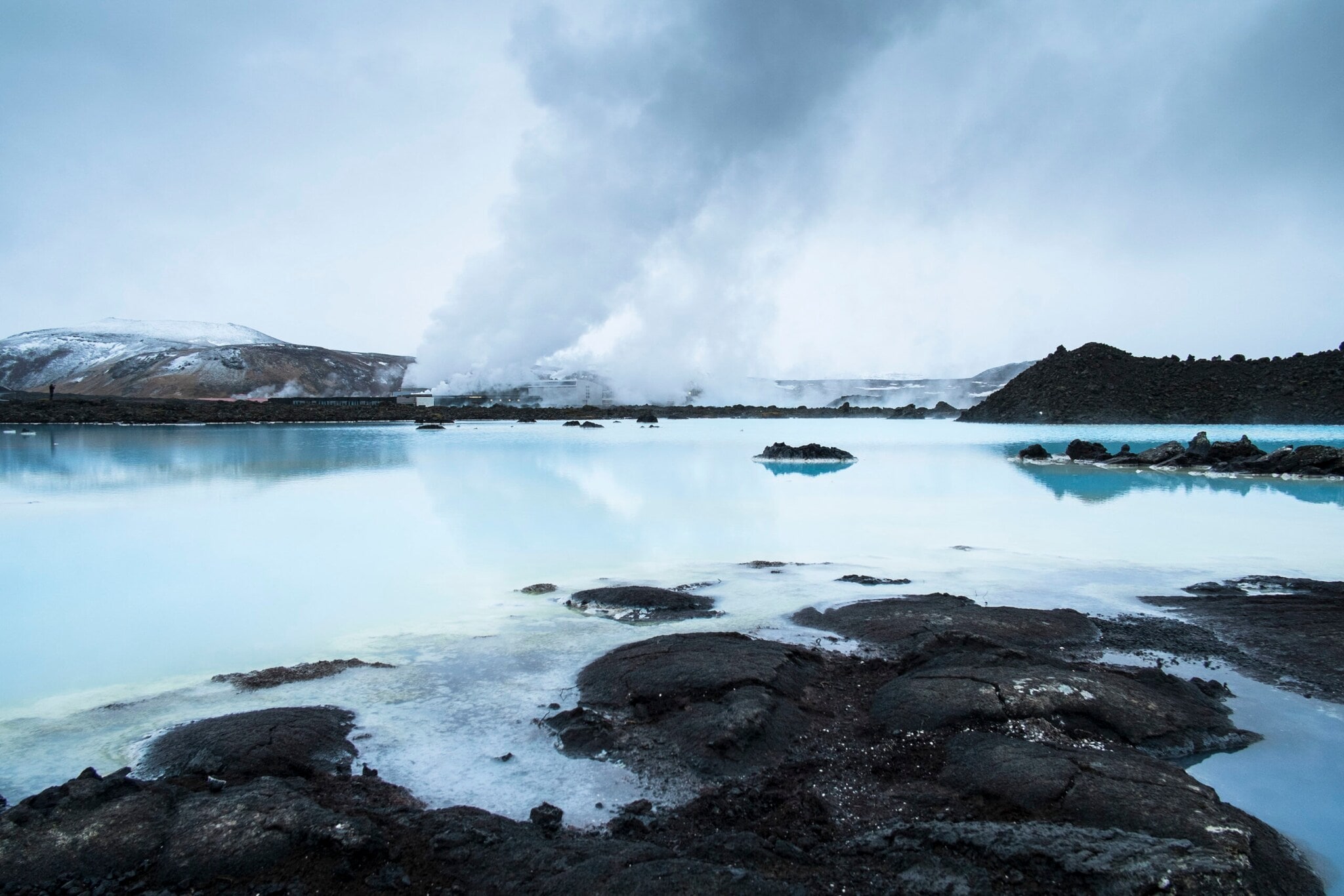 Heiße Quellen in einer kargen Landschaft Heiße Quellen in einer kargen Landschaft