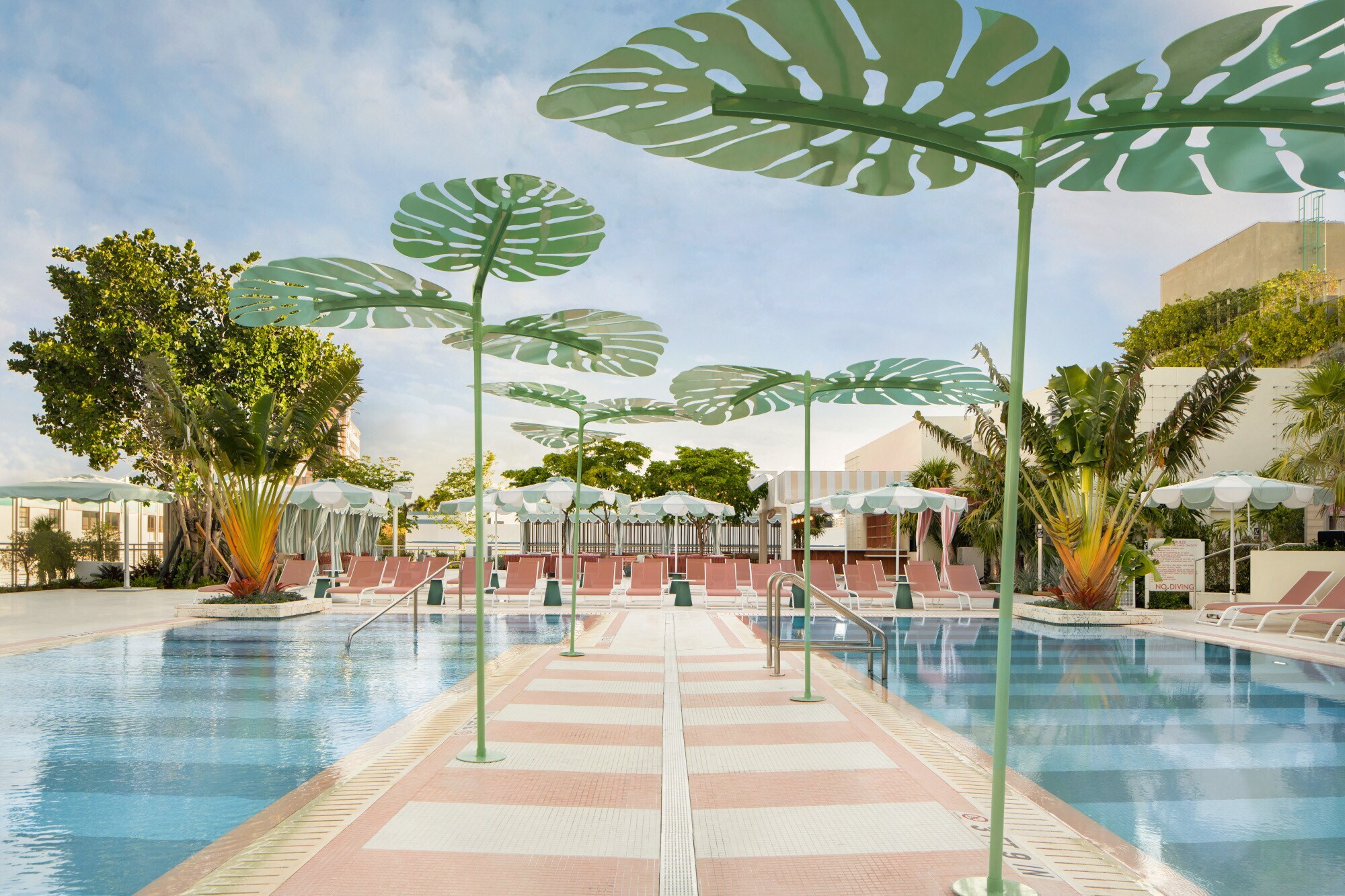 Moderne Poollandschaft in Pastelltönen Art-déco-Stil mit abstrakten Kunstpalmen