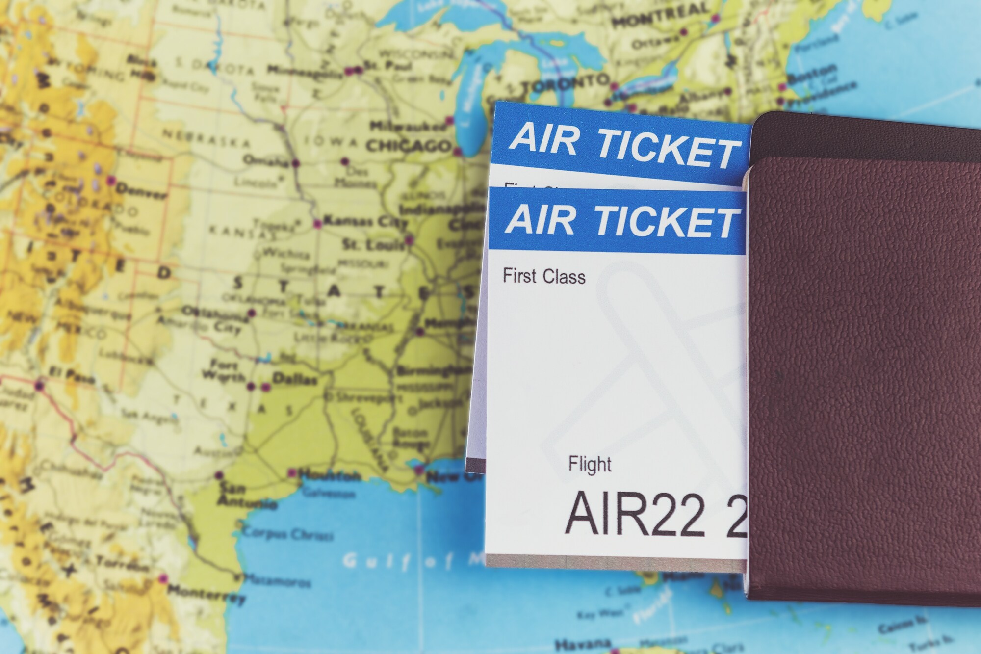 Air Ticket and passports on the map, flight to america, travel c Bild: Pass mit Flugtickets liegt auf Landkarte der USA