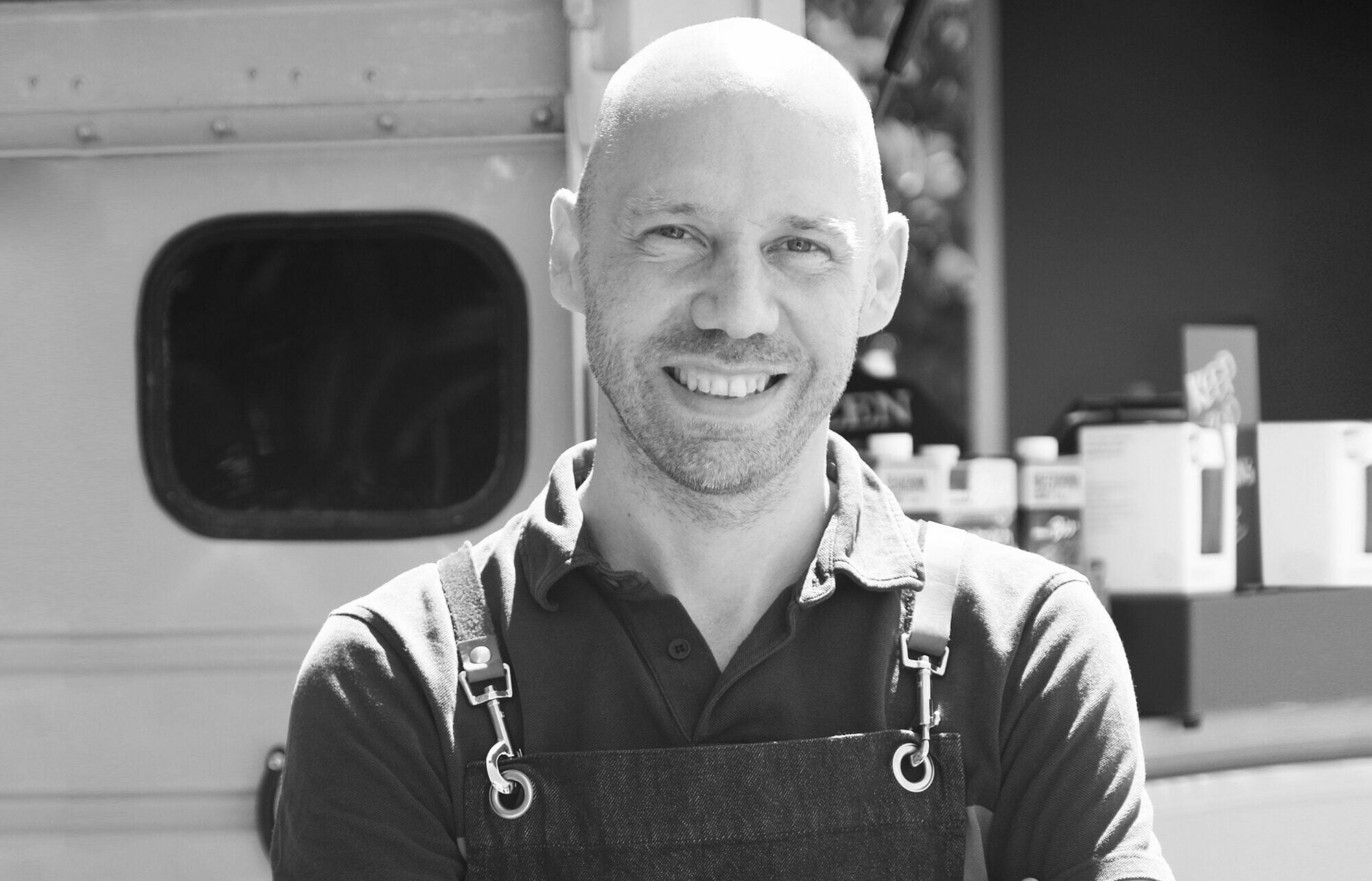 Auf einen Kaffee mit Philip Vocke, Gründer von FirstLoveCoffee Philip Vocke, Gründer von First Love Coffee, steht vor seinem mobilen Coffeeshop.