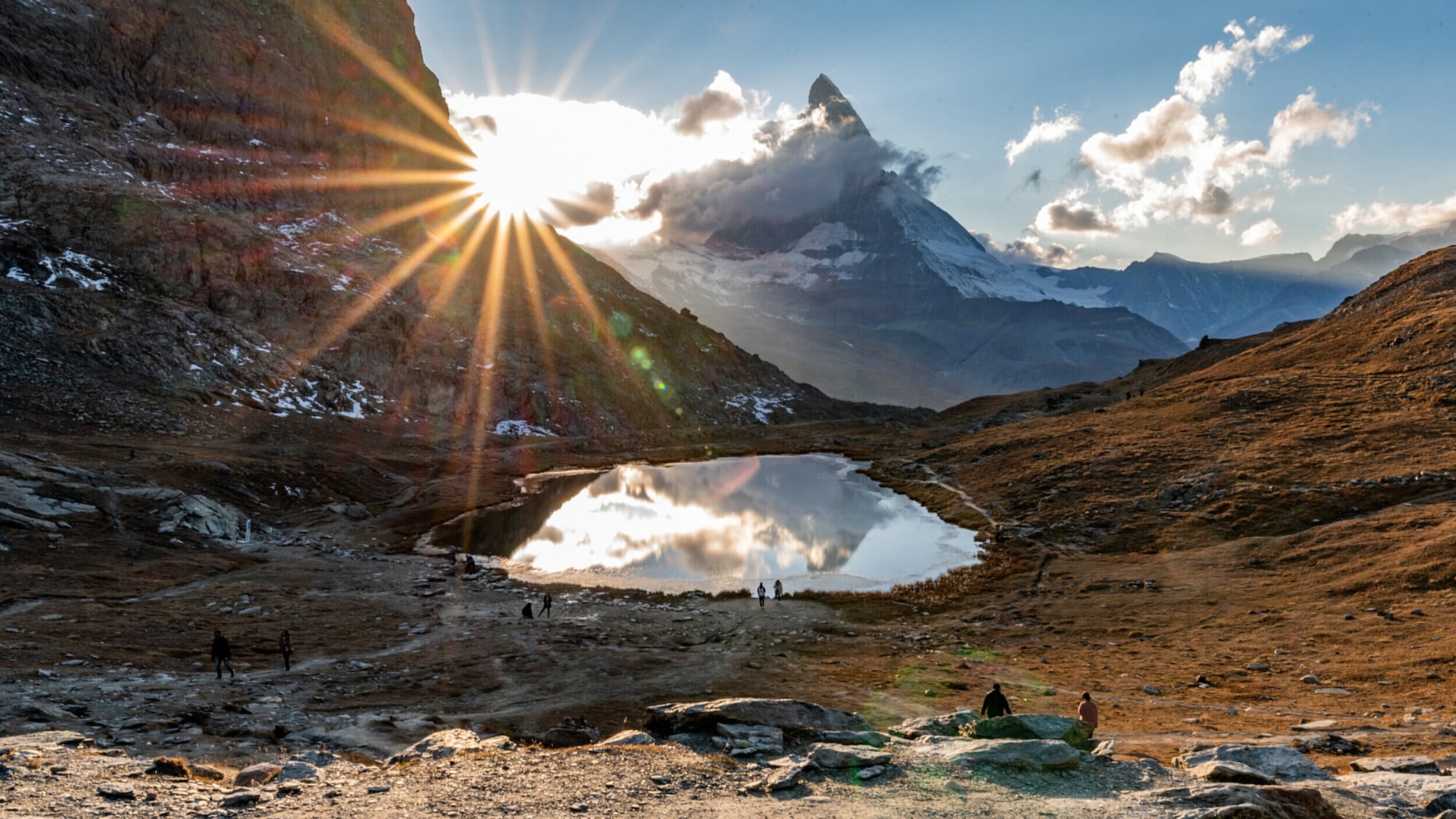 Matterhorn Riffelsee Herbstliche Aufnahme vom Riffelsee, worin sich das Matterhorn spiegelt.