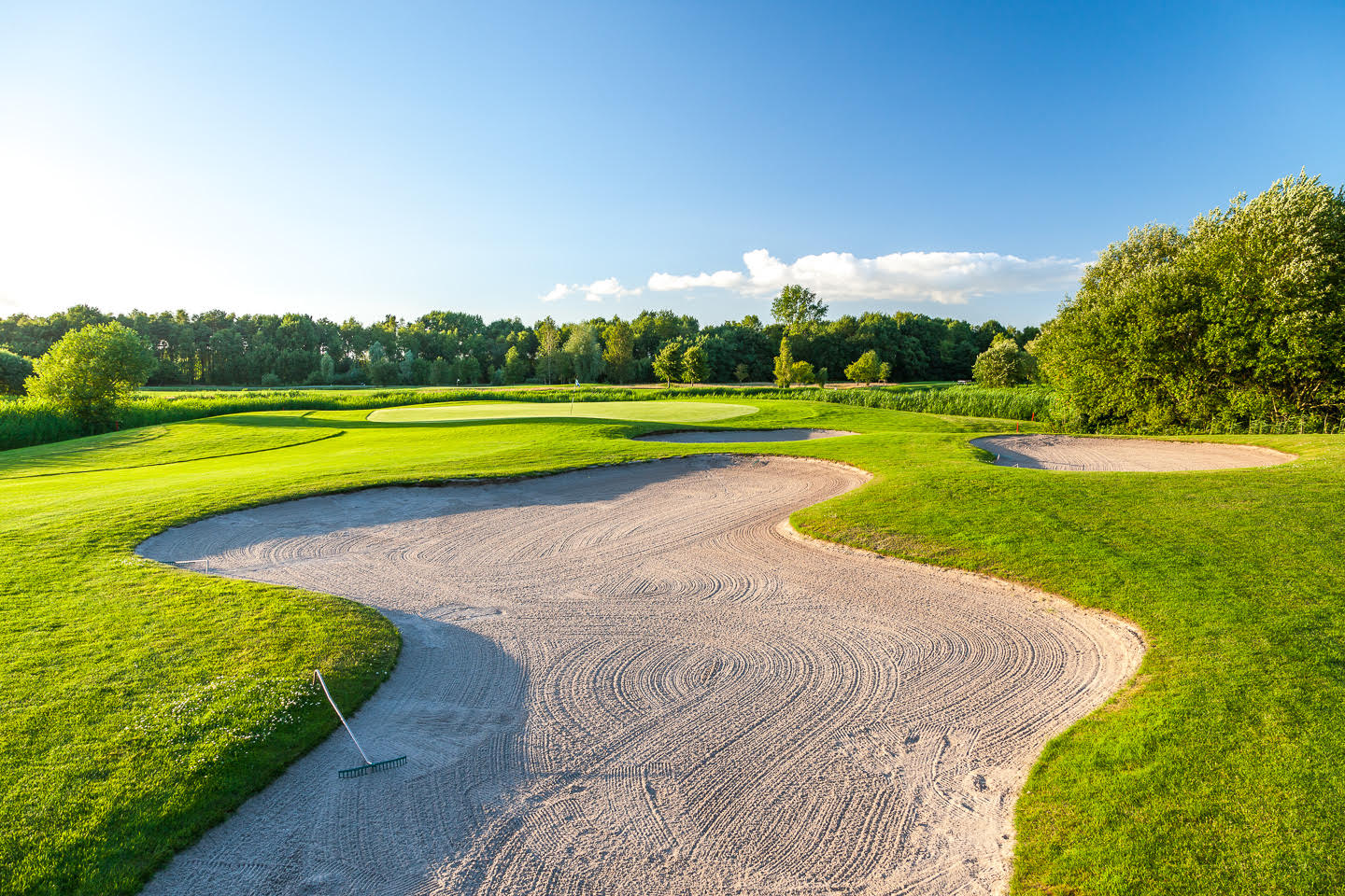 Bunkerhindernisse auf einem Golfplatz