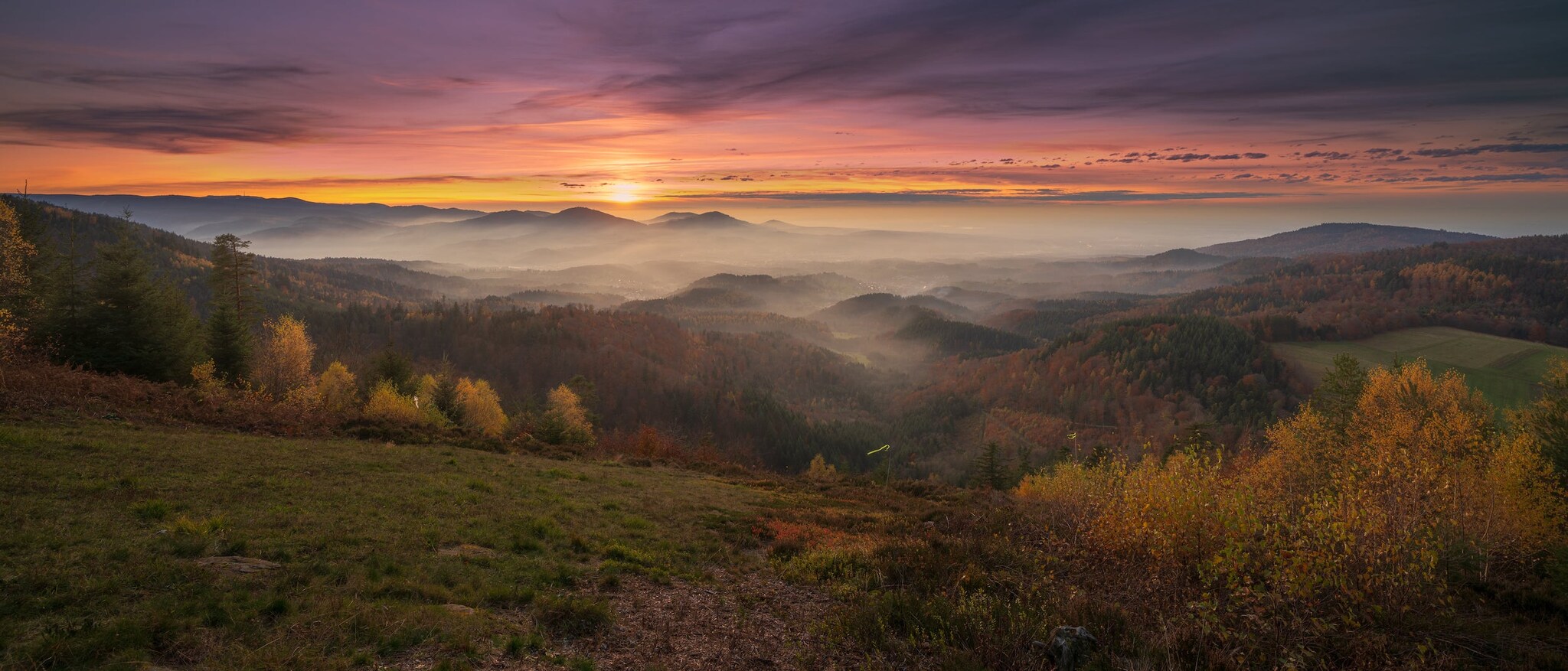 Sonnenuntergang im herbstlichen Schwarzwald Sonnenuntergang im herbstlichen Schwarzwald