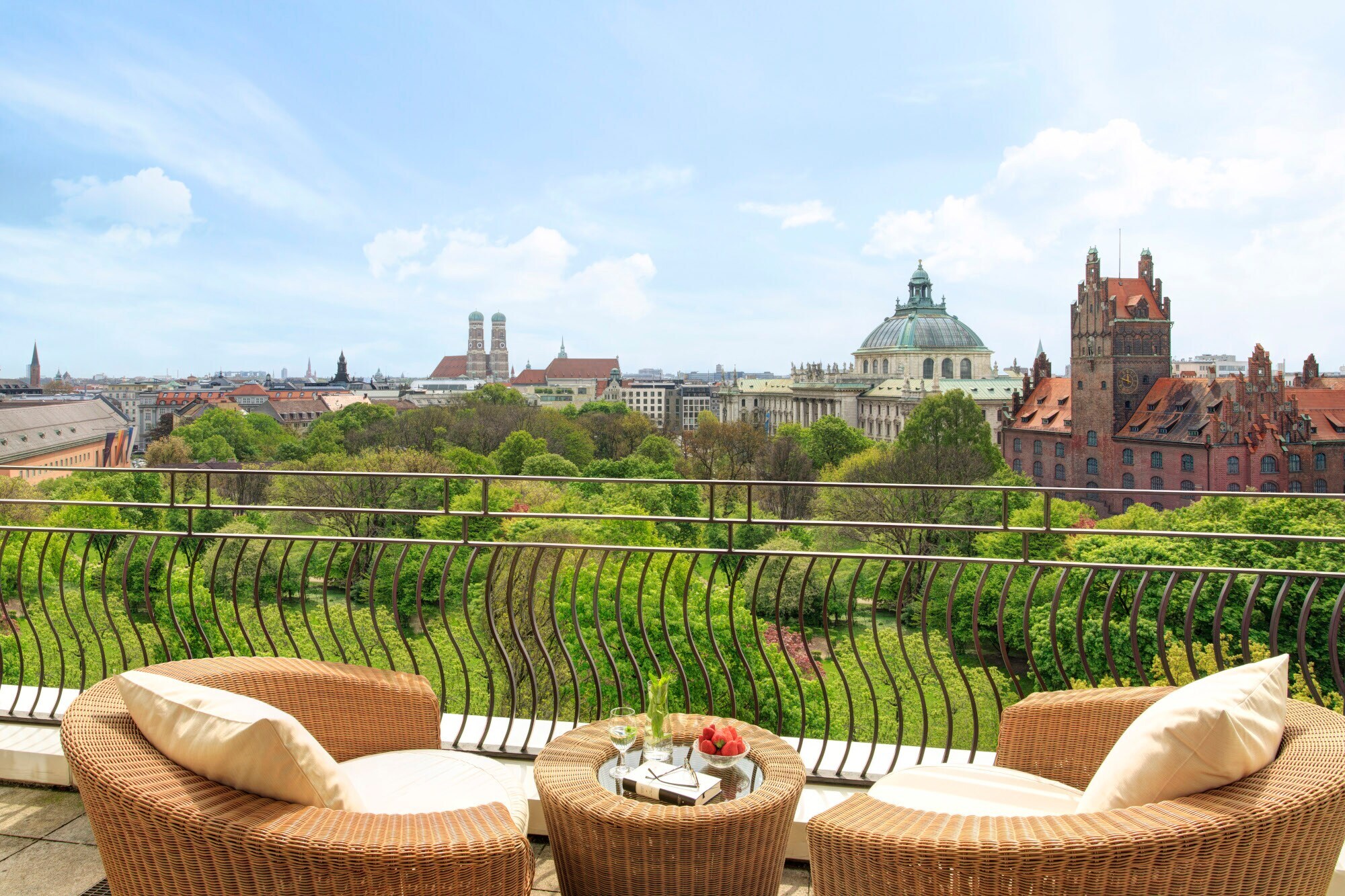 Der Blick vom Hotelbalkon auf München