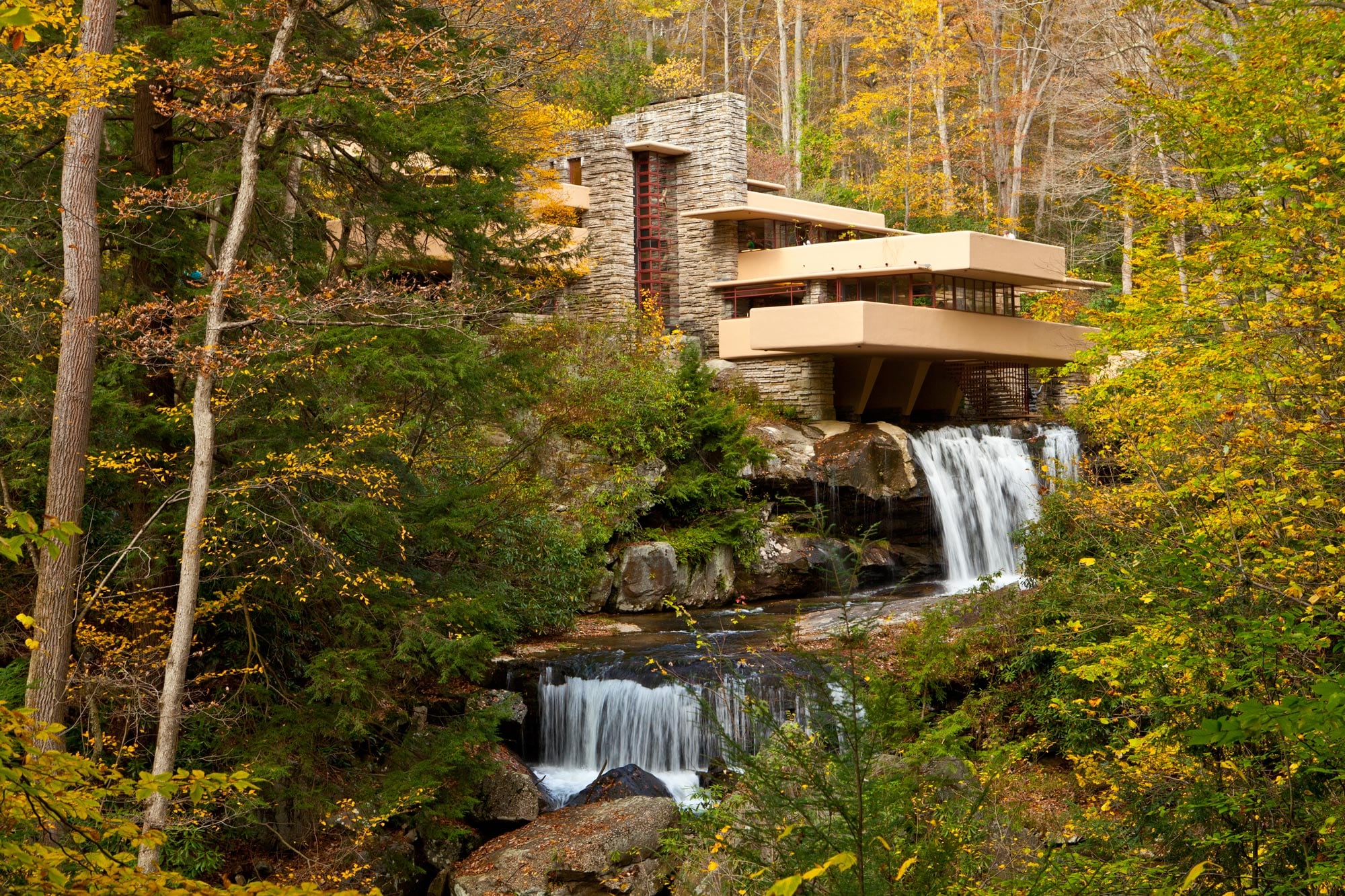 Fallingwater moderne Architektur mit Wasserfall am Haus Fallingwater moderne Architektur mit Wasserfall am Haus