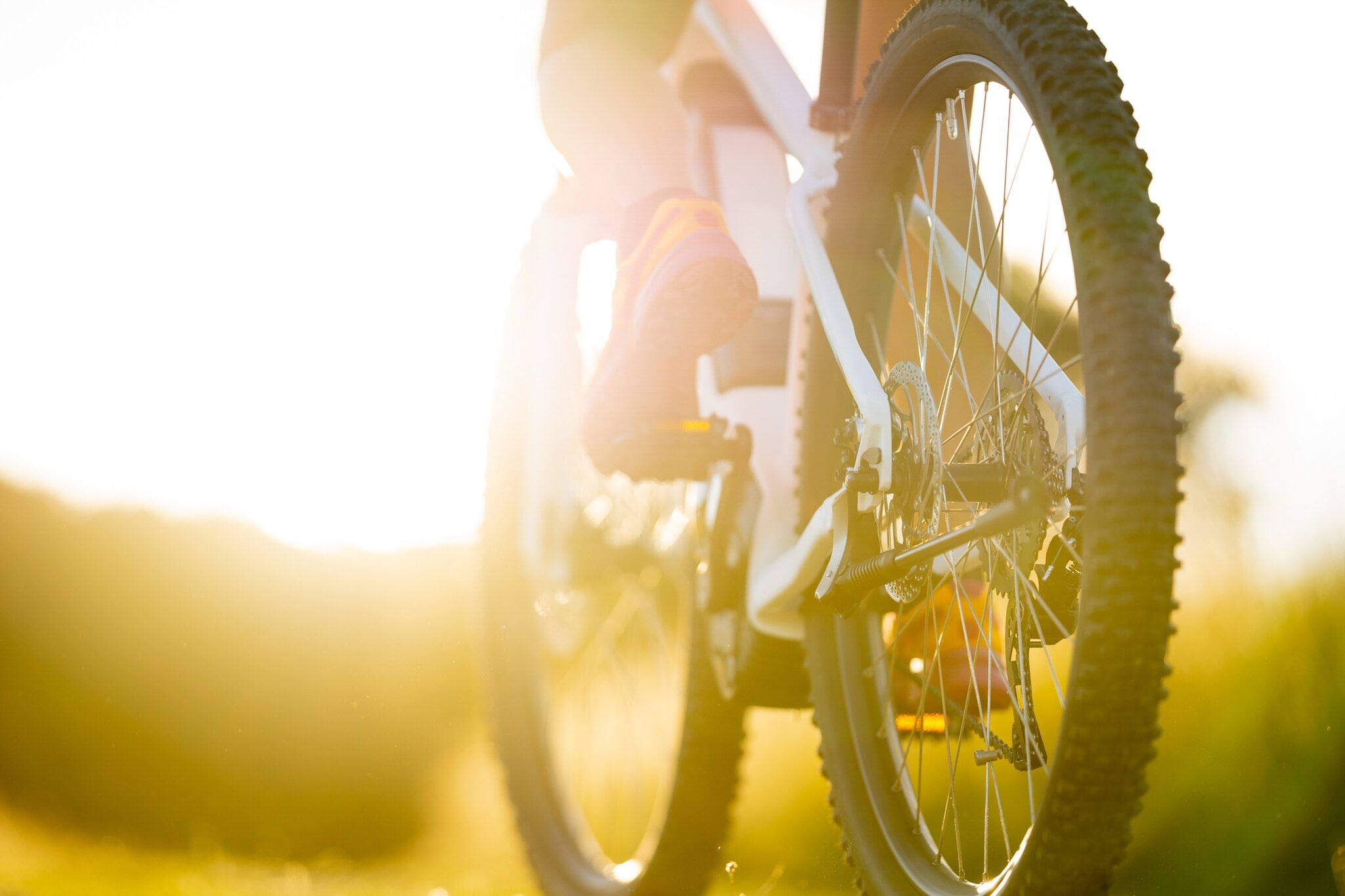 Nahaufnahme eines elektrischen Mountainbikes Nahaufnahme eines elektrischen Mountainbikes