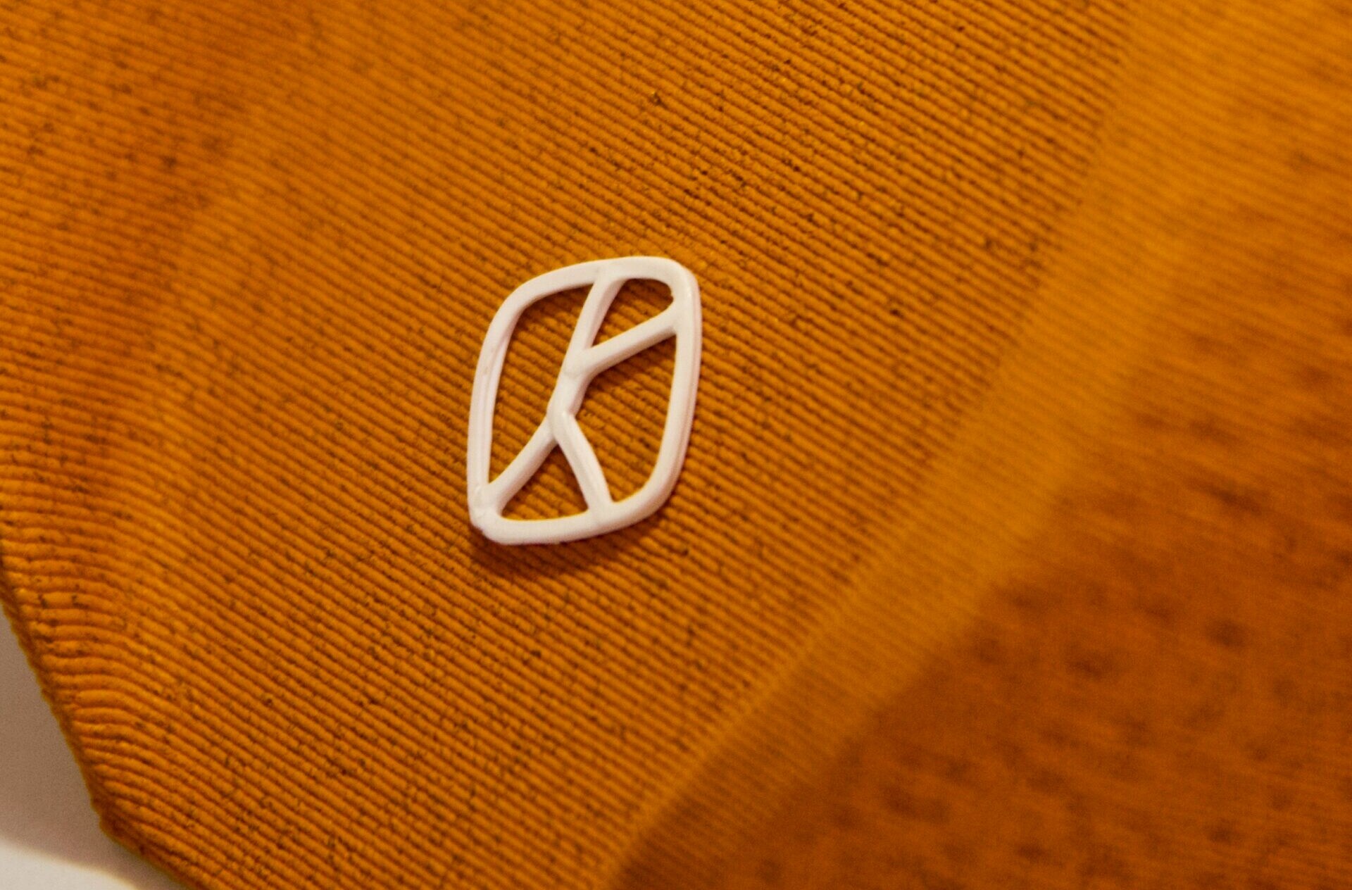 Krill Design Logo in Detailaufnahme auf dem Lampenschirm