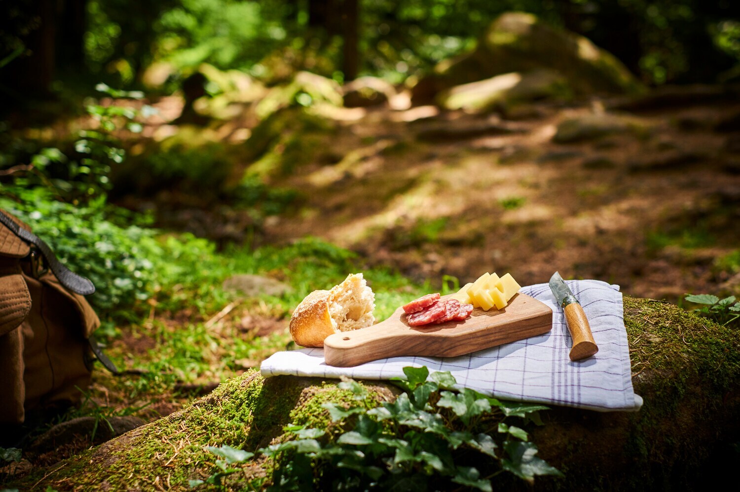 Eine Brotzeit mitten im Wald
