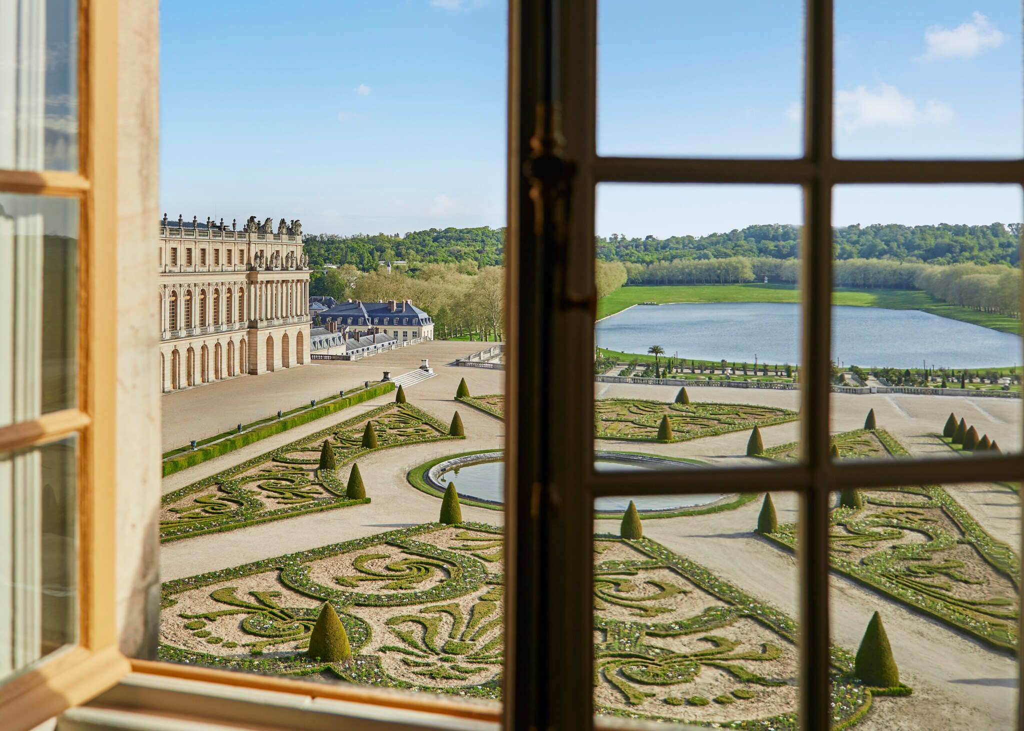 Blick aus dem Fenster auf den Garten von Versailles
