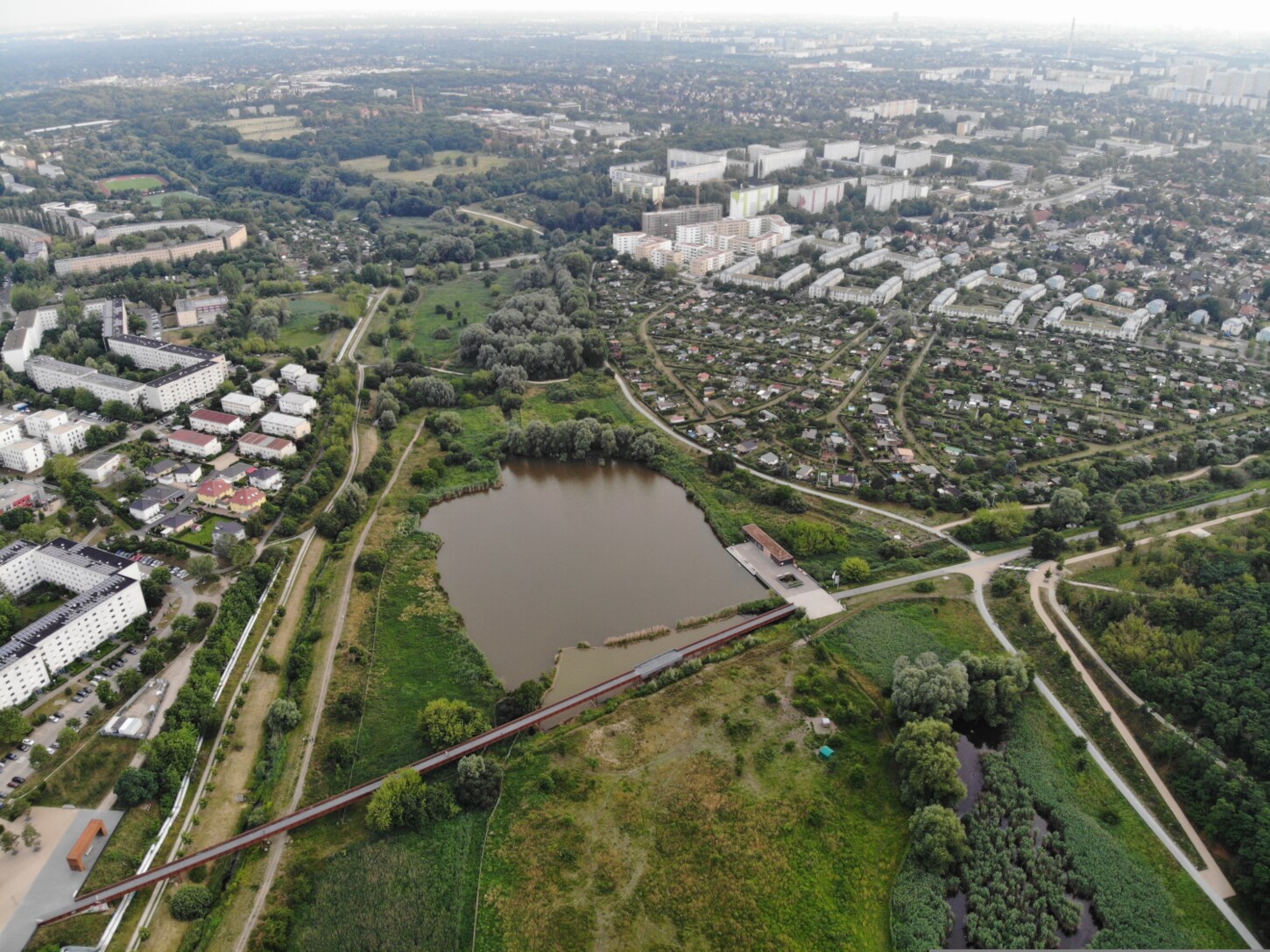 Luftbild von oben mit Blick auf Berlin Marzahn
