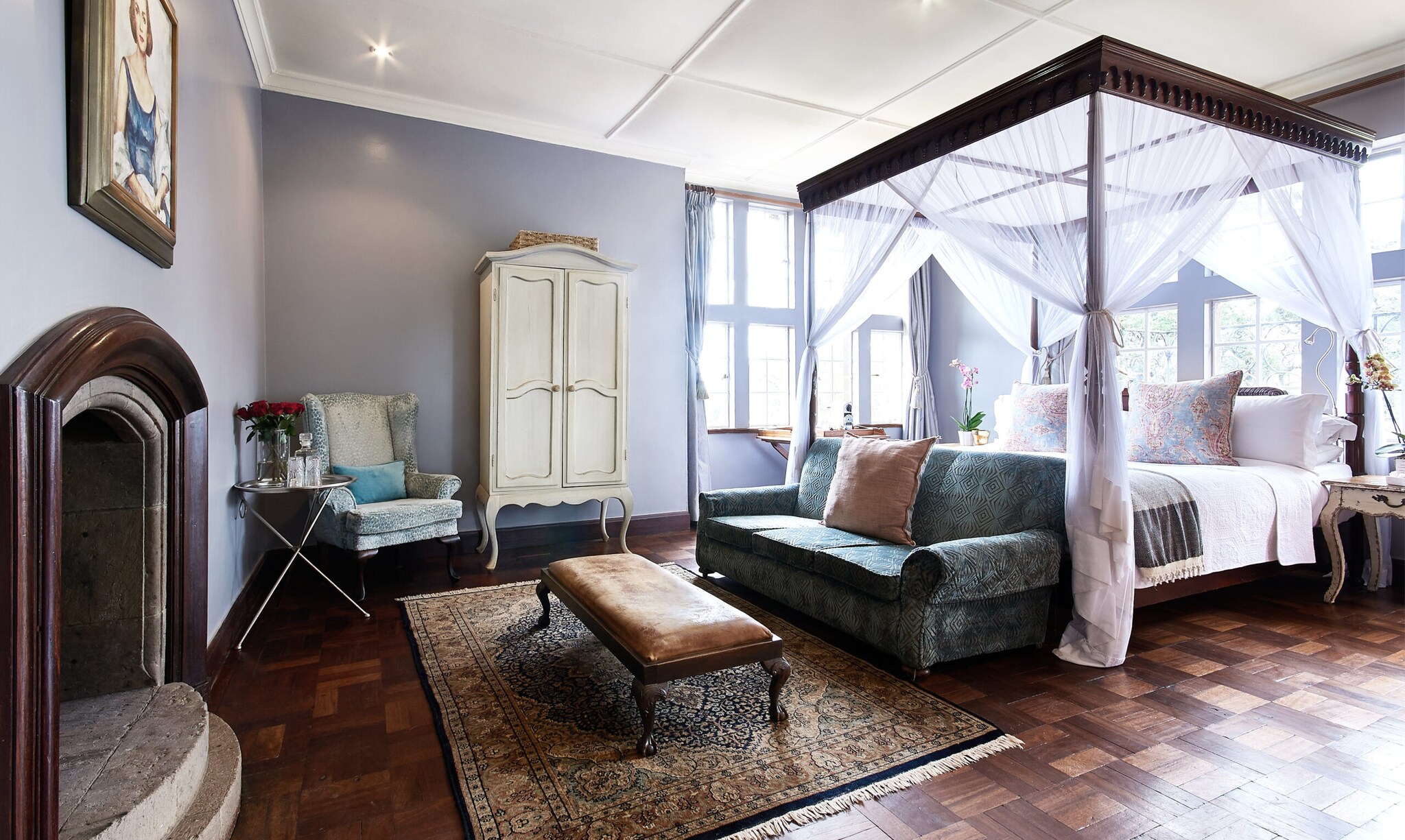 Ein Zimmer des Giraffe Manors im Kolonial-Stil