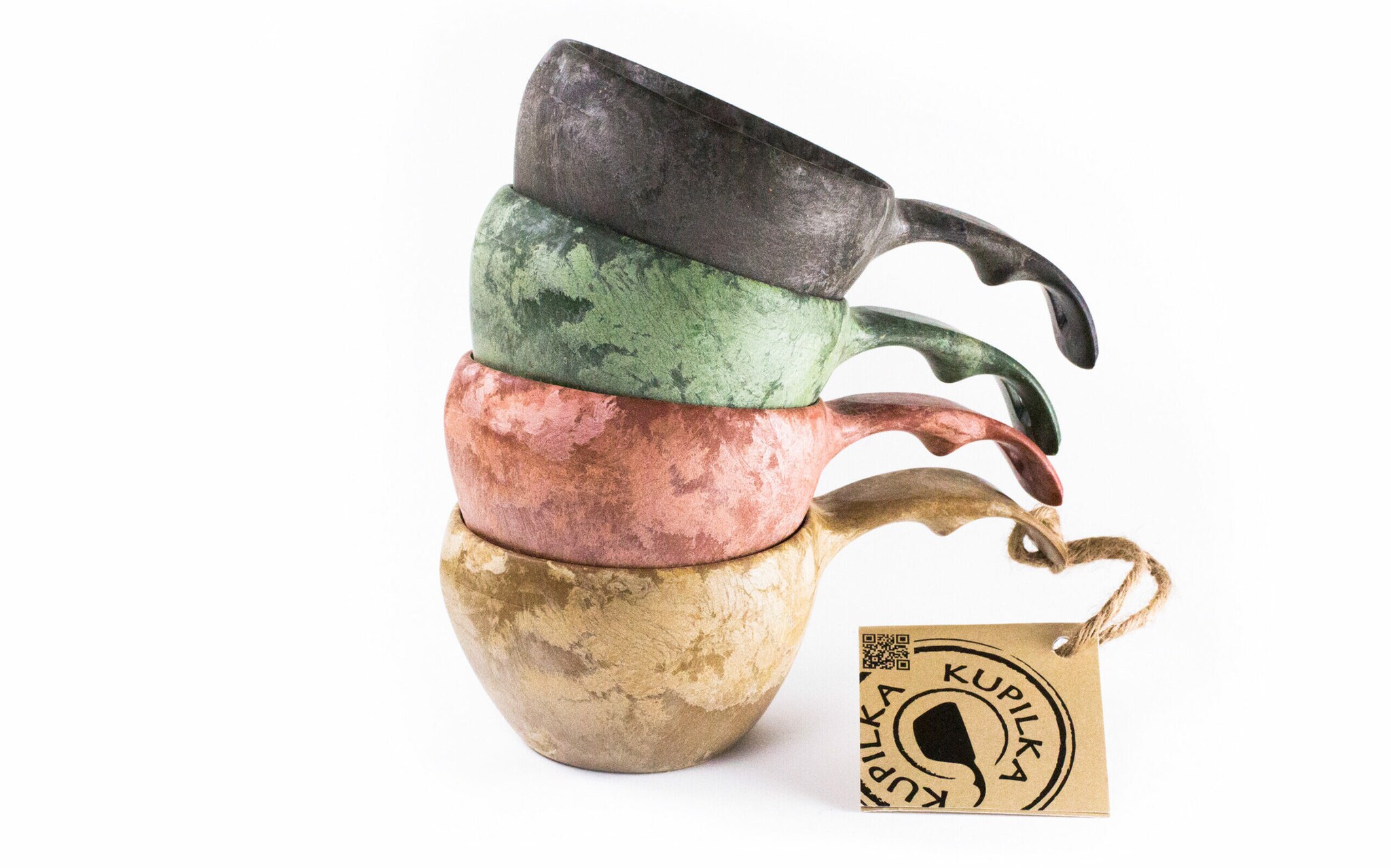 Vier Becher gestapelt