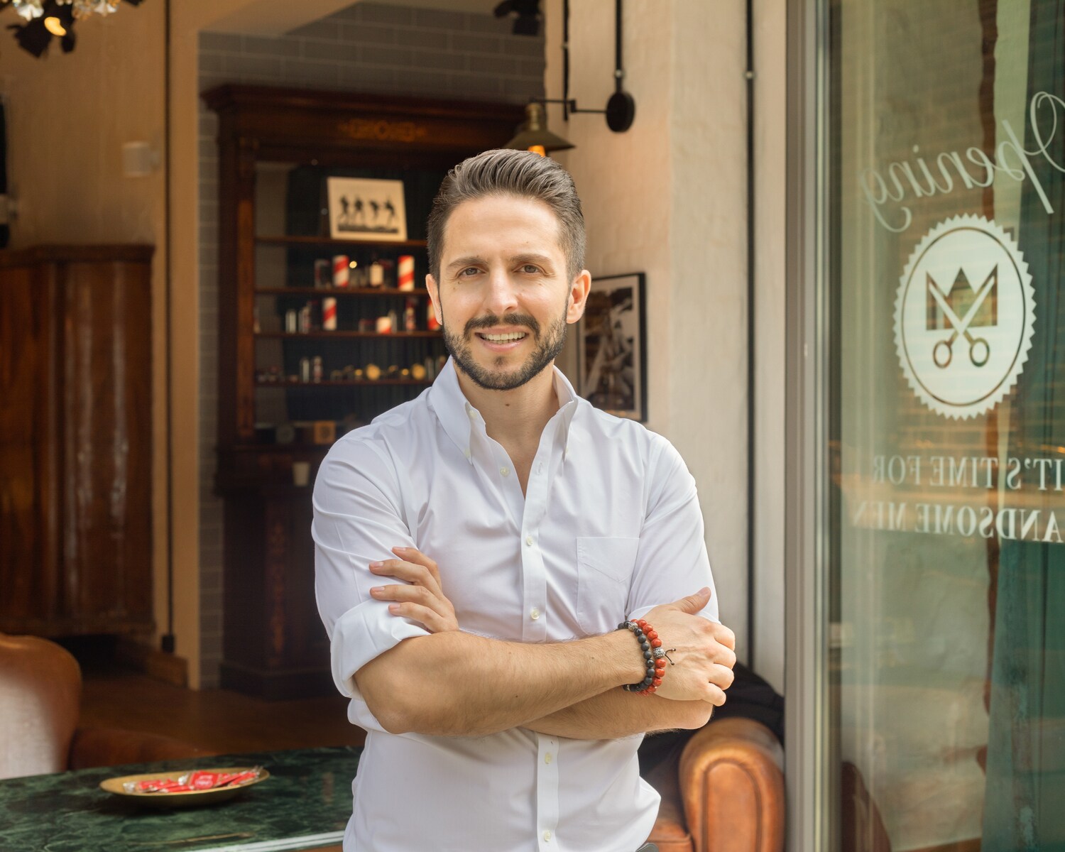 Ein Porträt des Barbershop-Inhabers Tarik Yakar