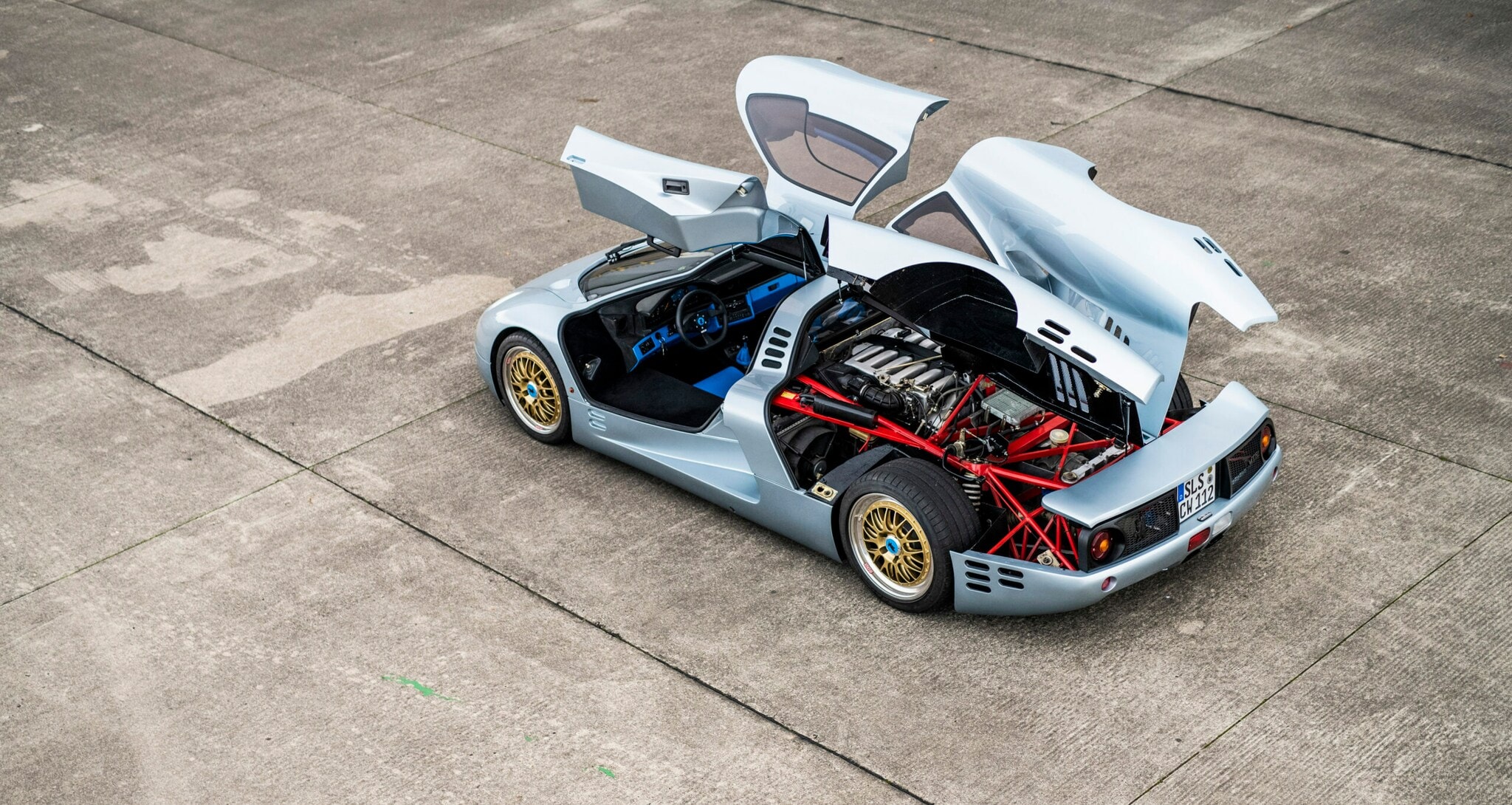 Mit den vier Flügeltüren ist der Isdera Commentadore 112i mehr als ungewöhnlich Mit den vier Flügeltüren ist der Isdera Commentadore 112i mehr als ungewöhnlich