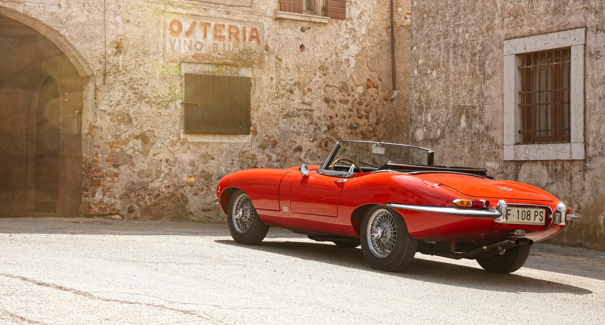 Der Jaguar E-Type mit offenem Verdeck