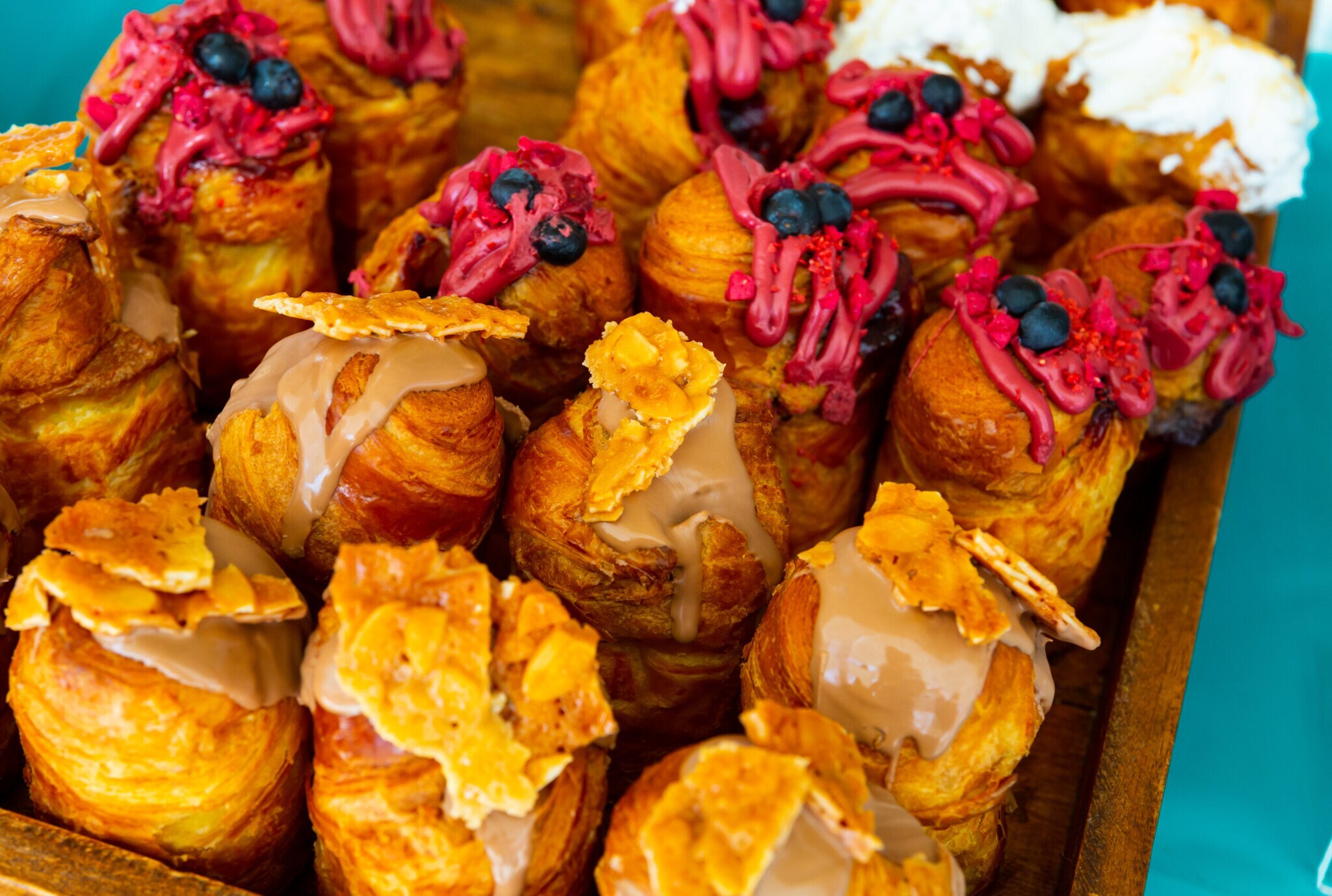 Blech mit Teigwaren mit Zuckerglasur