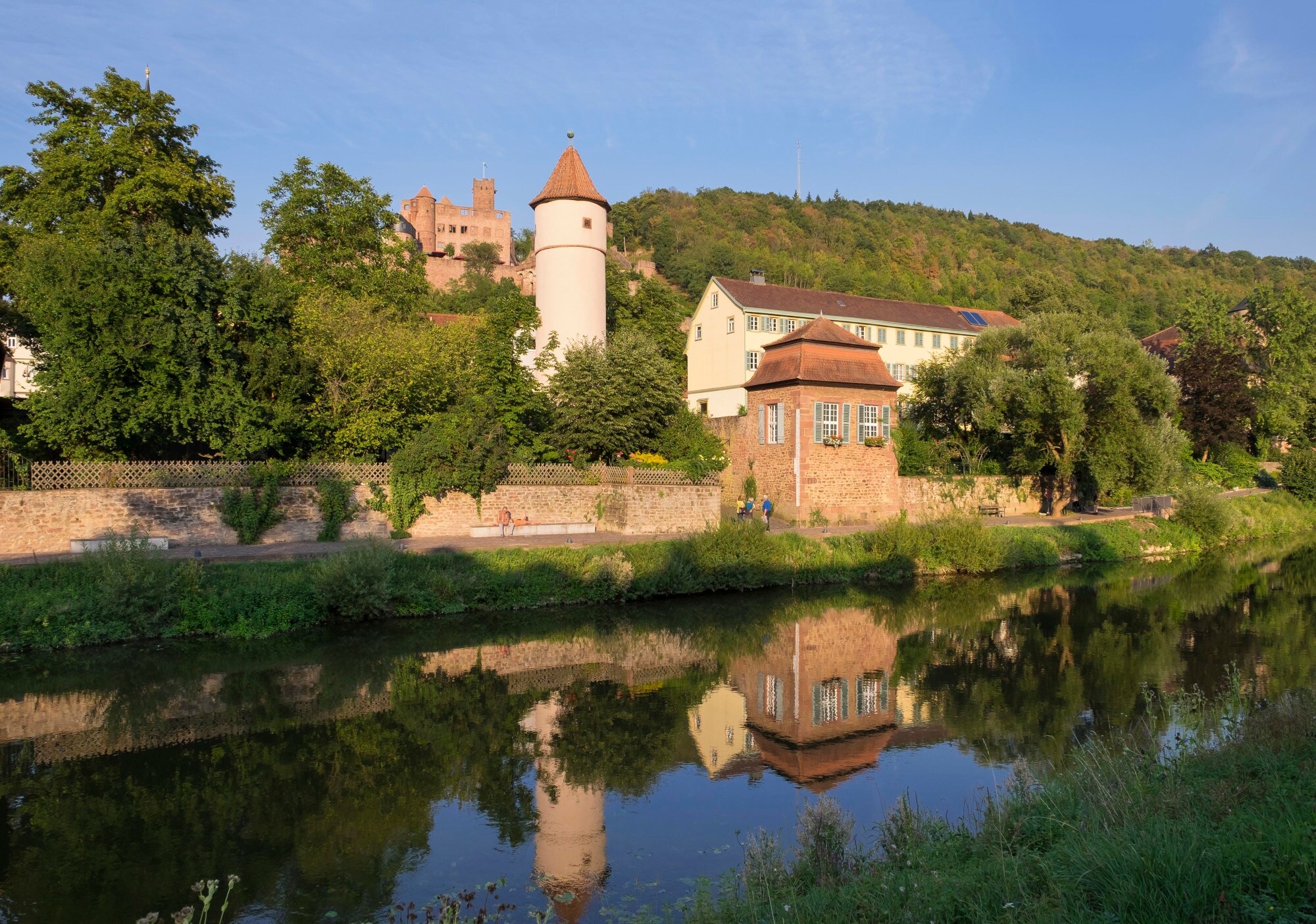 Blick über die Tauber auf die Stadt Wertheim mit Burgruine Blick über die Tauber auf die Stadt Wertheim mit Burgruine