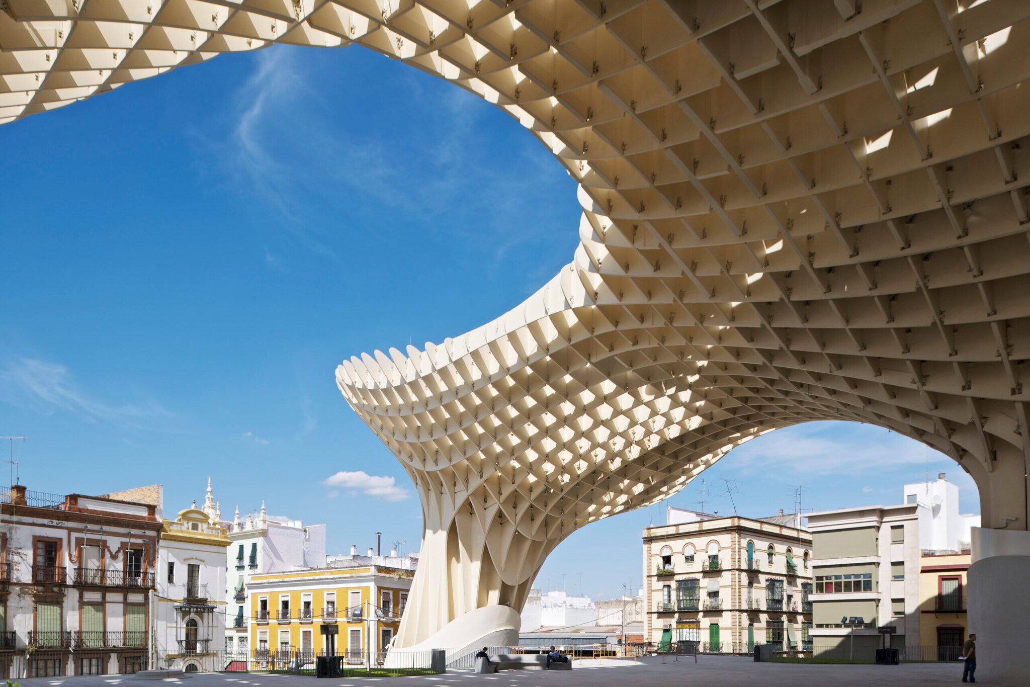 Die Plaza De La Encarnación mit dem Metropol Parasol in Sevilla