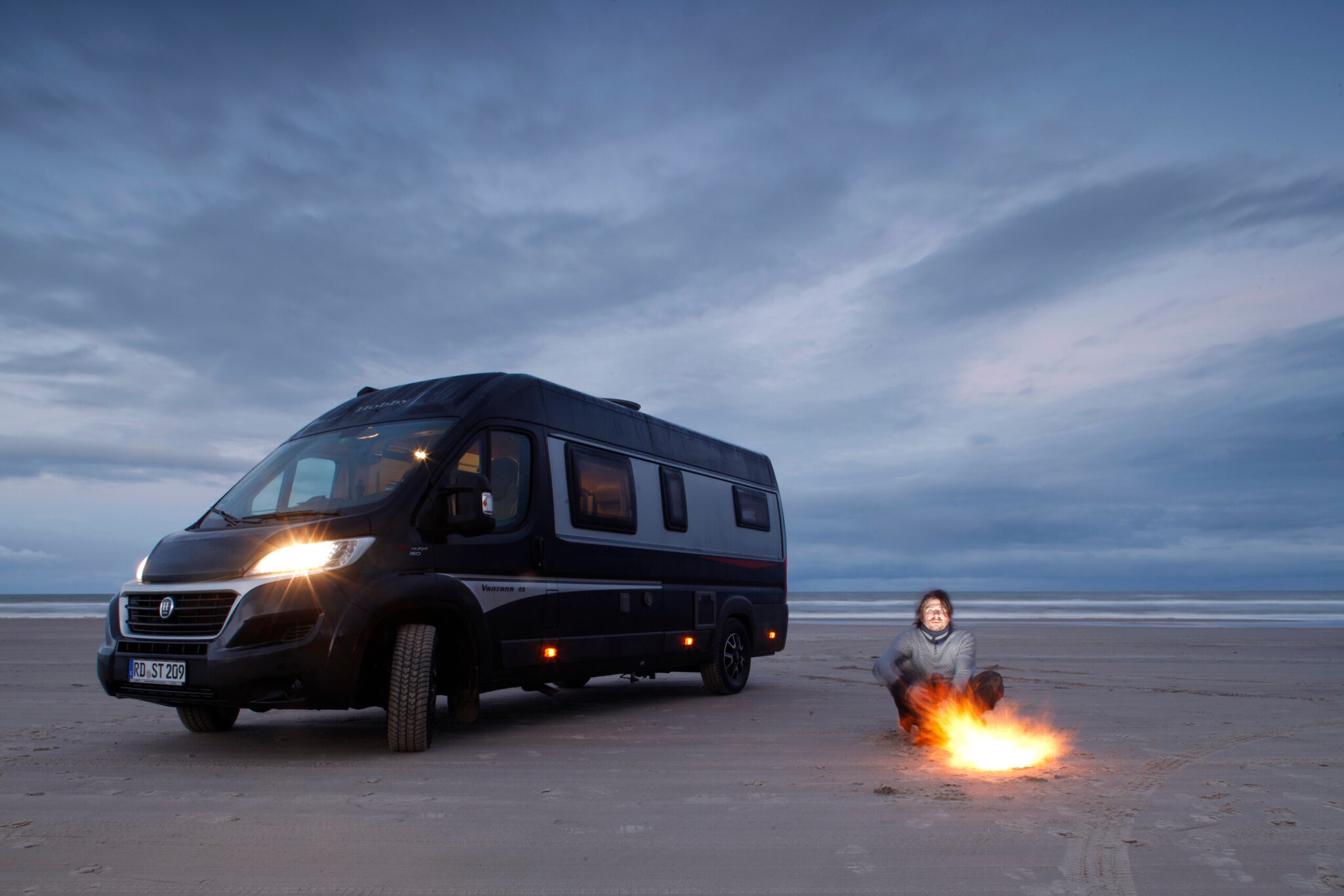 Ein Wohnmobil am Strand an der Nordsee. Ein Wohnmobil am Strand an der Nordsee.