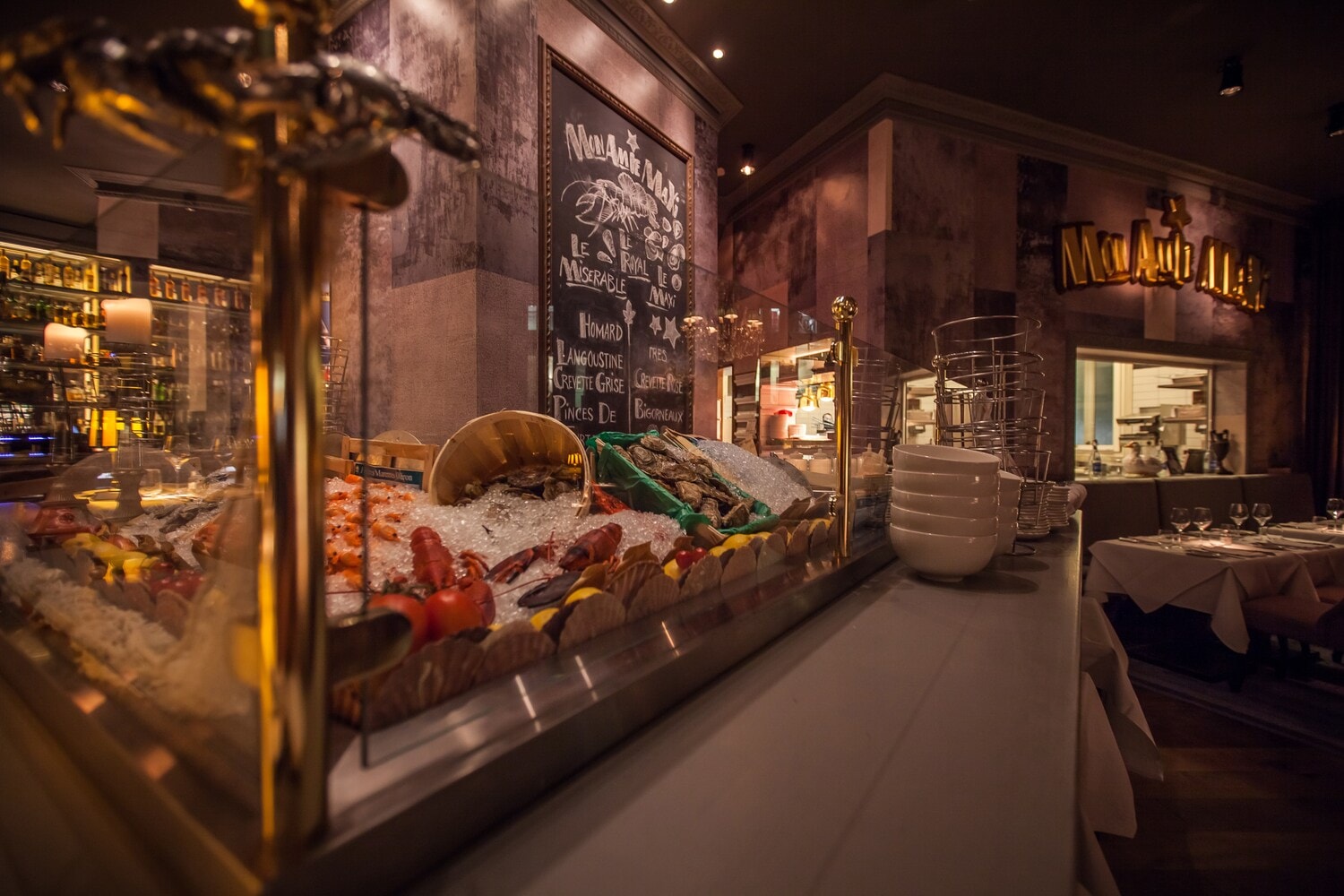 Theke mit Meeresfrüchten, auf Eis gekühlt Theke mit Meeresfrüchten, auf Eis gekühlt