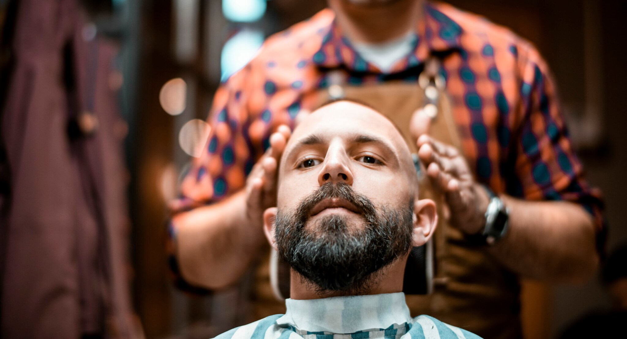 Auch die Kopfhaut freut sich über Pflege – mit und ohne Haar.