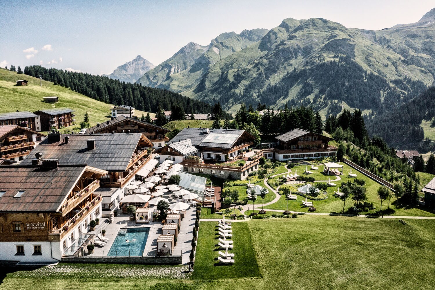 Hotelanlage mitten in den Bergen