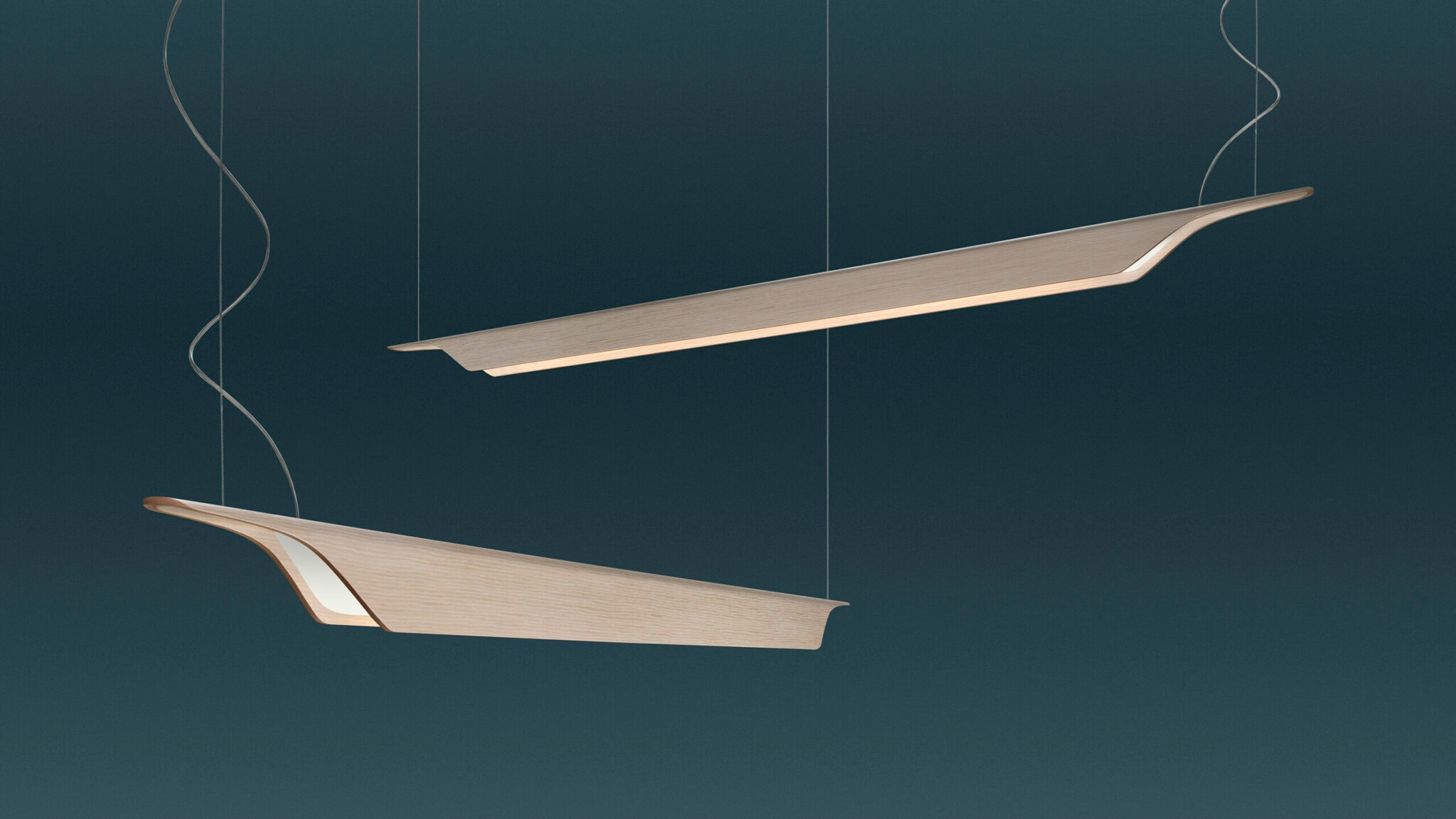 Die Tischlampe Troag erinnert an eine kanuförmige Holzschüssel.