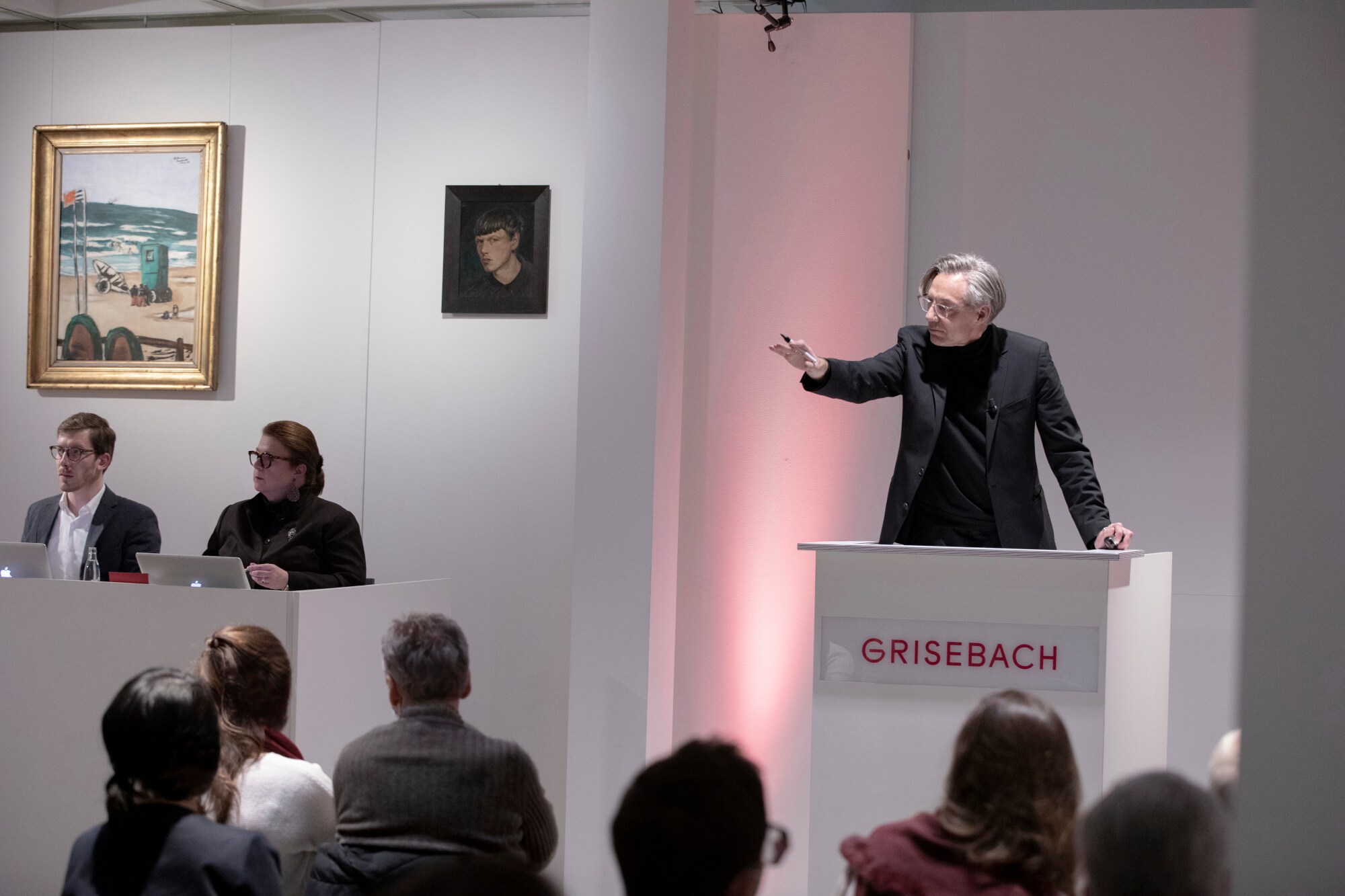 Auktionssaal Grisebach mit Auktionator Dr. Markus Krause