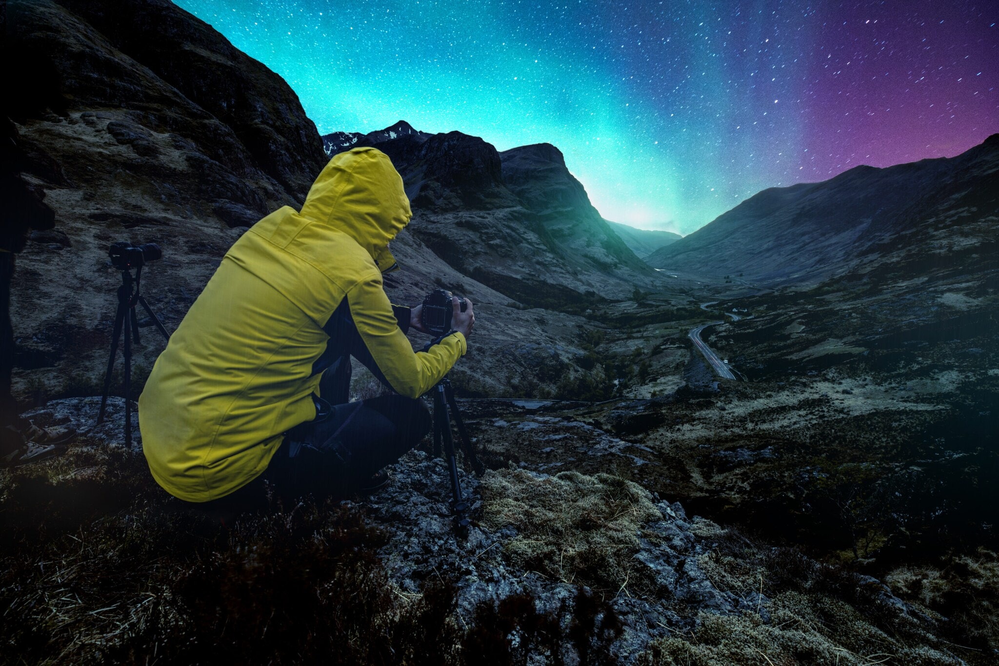 Ein Fotograf fotografiert die Polarlichter. Ein Fotograf fotografiert die Polarlichter.