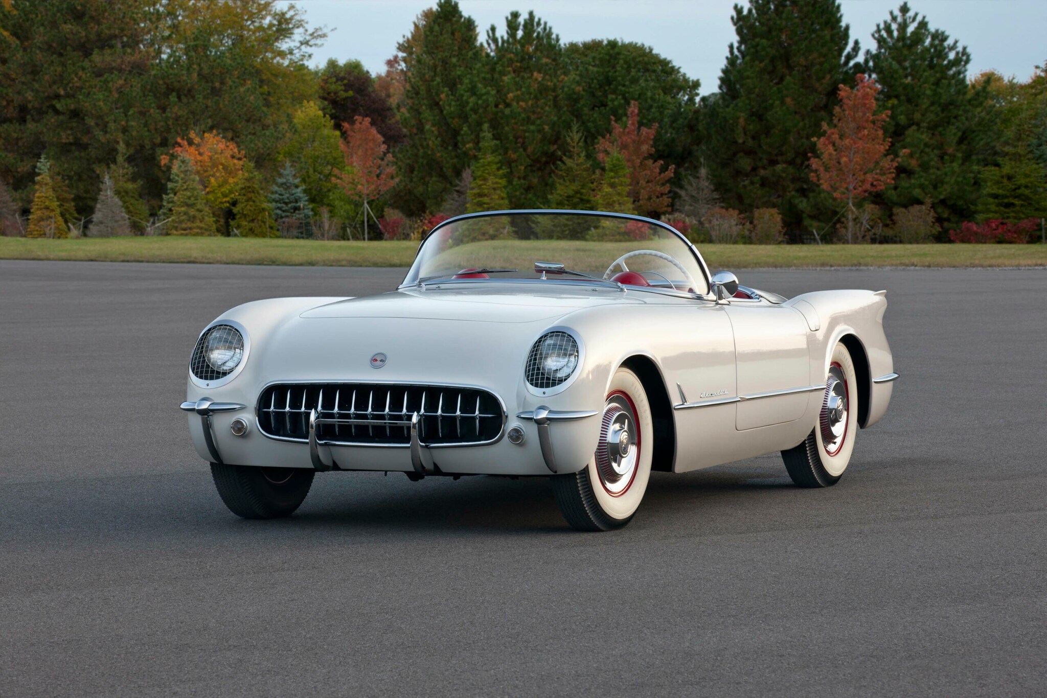 Vorderansicht einer GM Corvette C1 von 1954