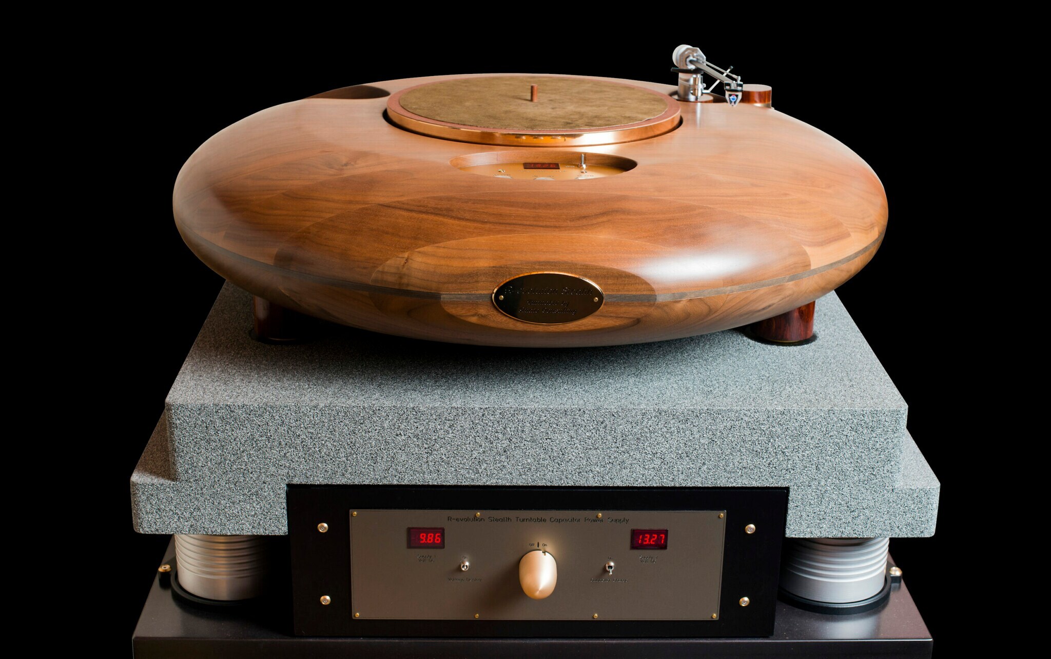 Frontansicht des Plattenspielers Audio Consulting R-evolution Meteor.