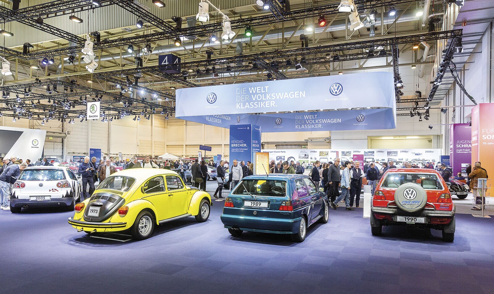 Oldtimer der Marke VW auf einer Ausstellung