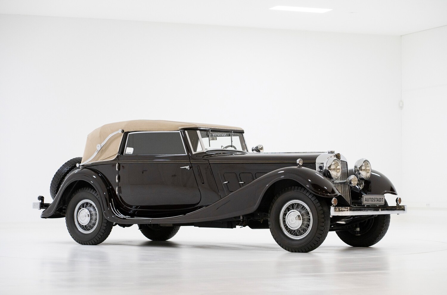 Schrägansicht eines Horch 670 V