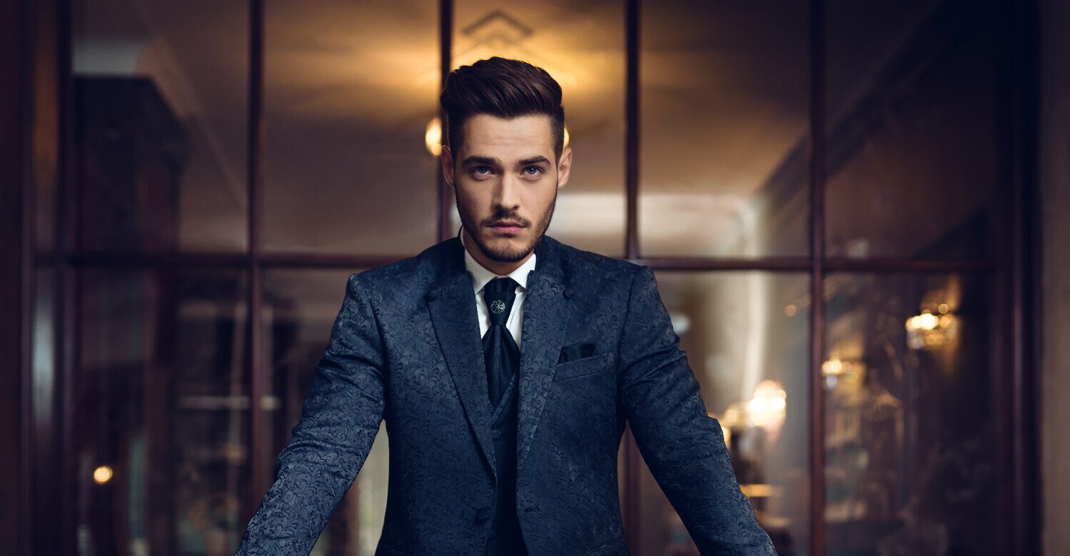 Mann in eleganter Kleidung