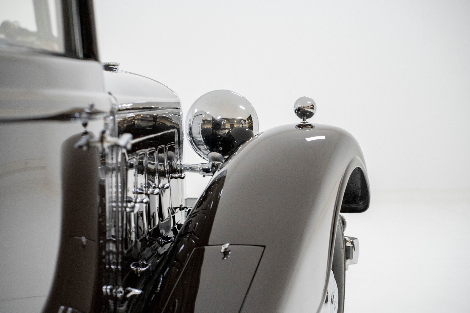 Teilansicht eines Oldtimers Horch 670 V