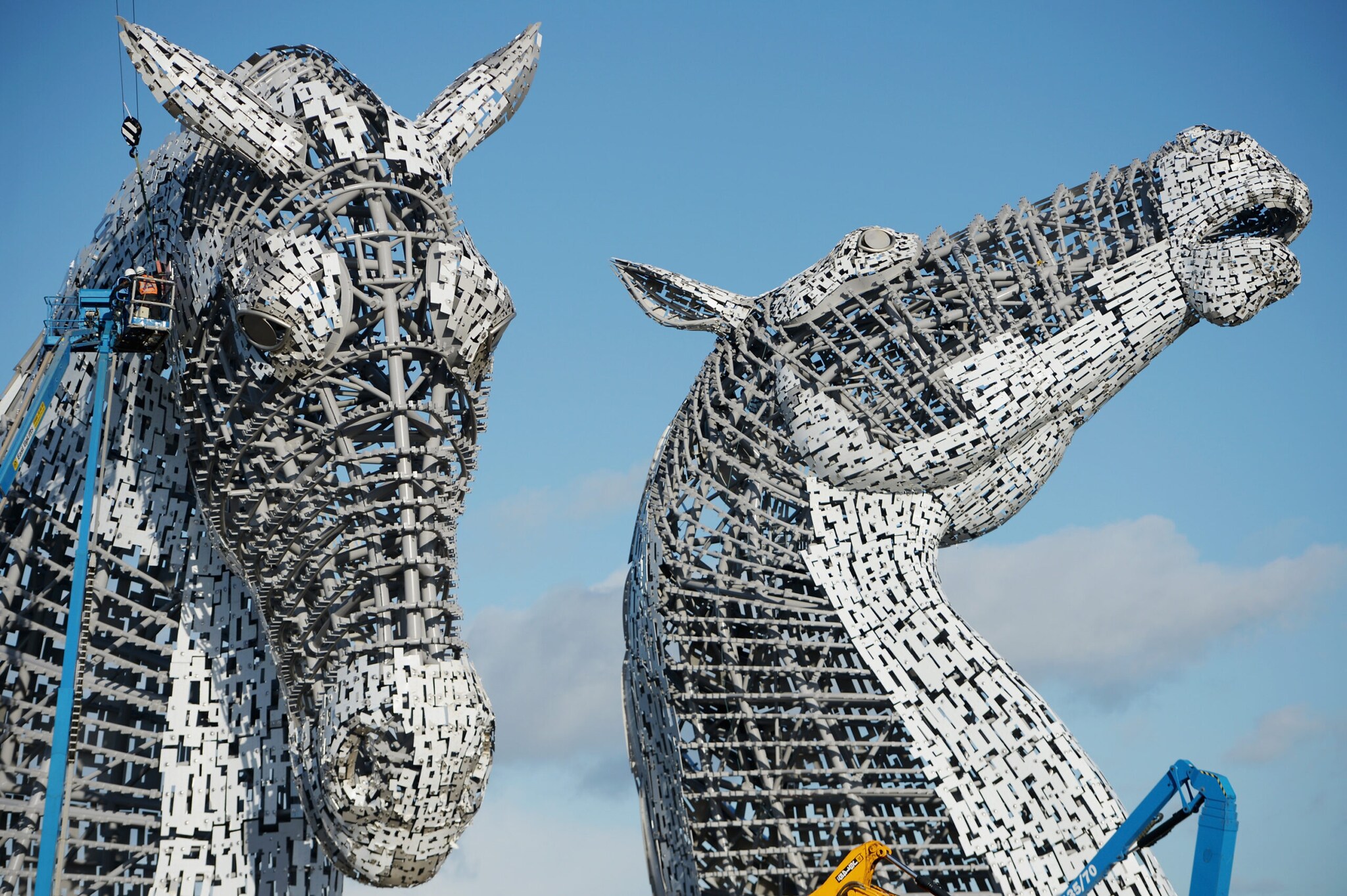 Die „Kelpies“ während des Baus