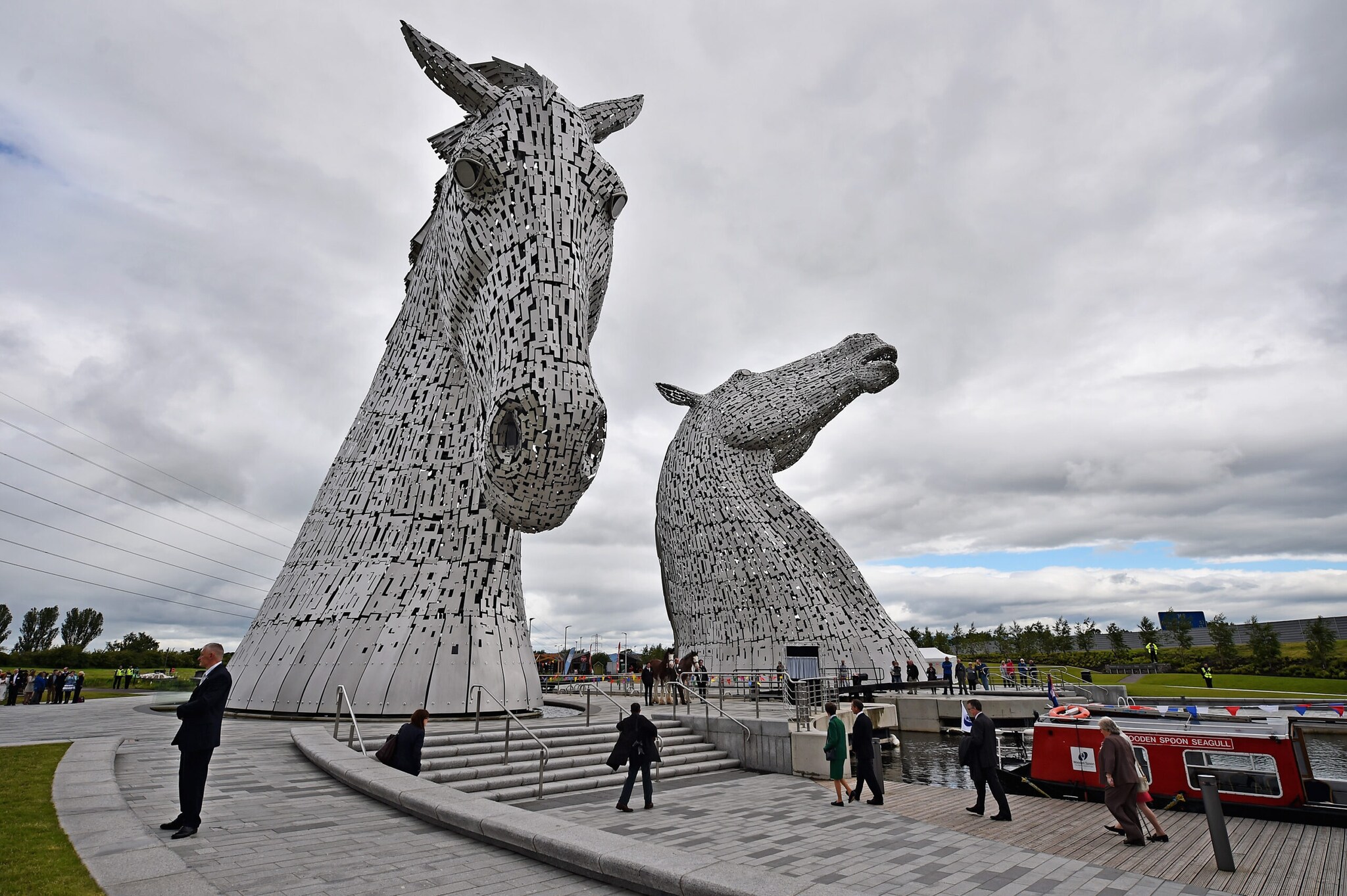 Prinzessin Anne eröffnet die Skulptur „The Kelpies“. Prinzessin Anne eröffnet die Skulptur „The Kelpies“.