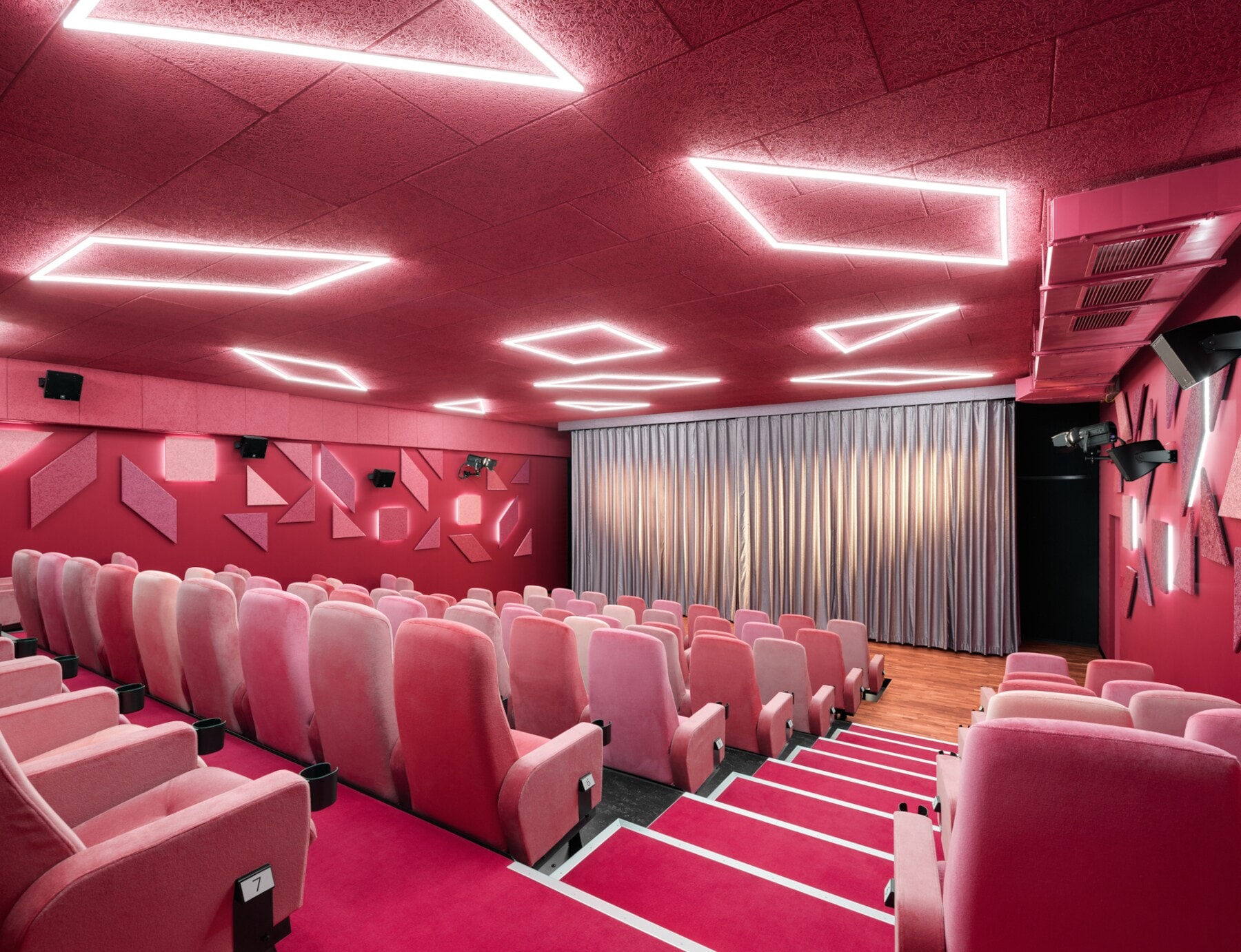 Ein Kinosaal in Rosa Ein Kinosaal in Rosa
