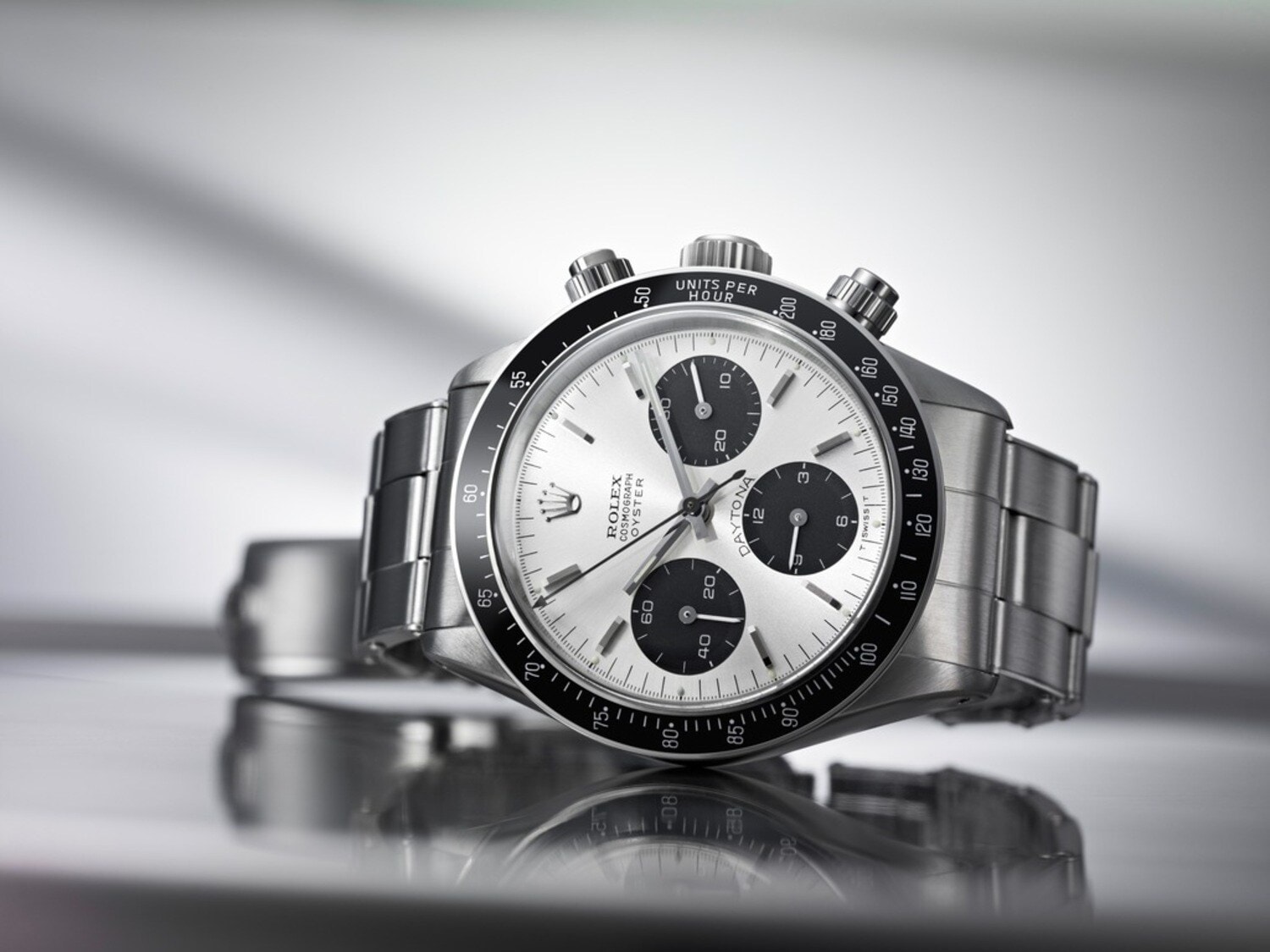 Ein silberfarbener Daytona-Cosmograph mit Paul-Newman-Zifferblatt von Rolex Ein silberfarbener Daytona-Cosmograph mit Paul-Newman-Zifferblatt von Rolex