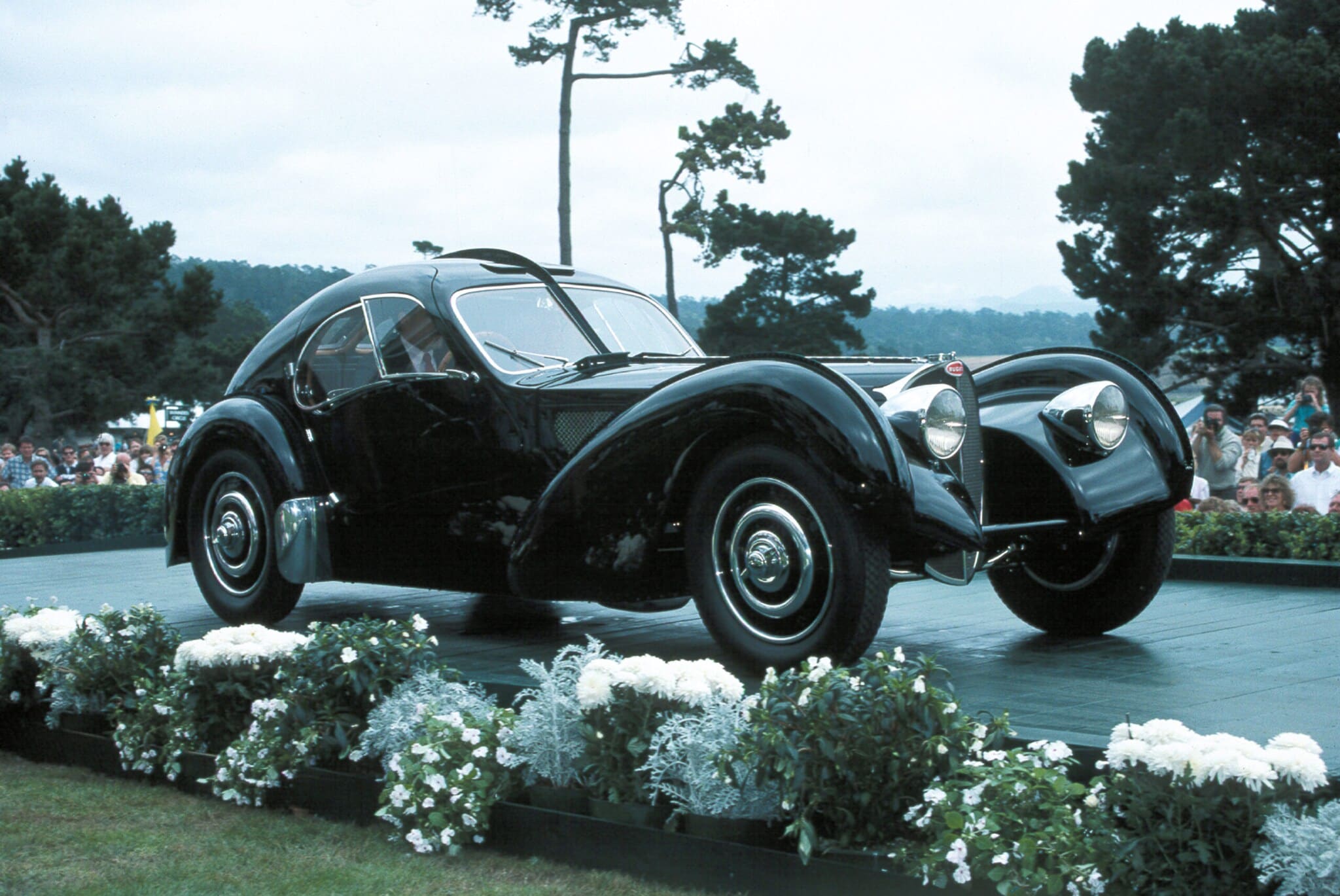 Bugatti Type 57 SC Atlantic schräg von vorn Bugatti Type 57 SC Atlantic schräg von vorn