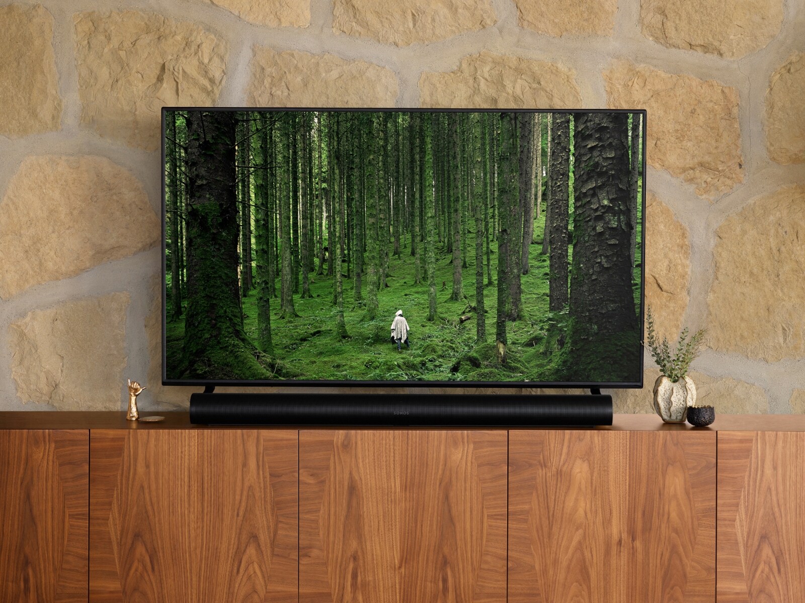 Ein TV-Gerät mit einer schwarzen, runden Soundbar