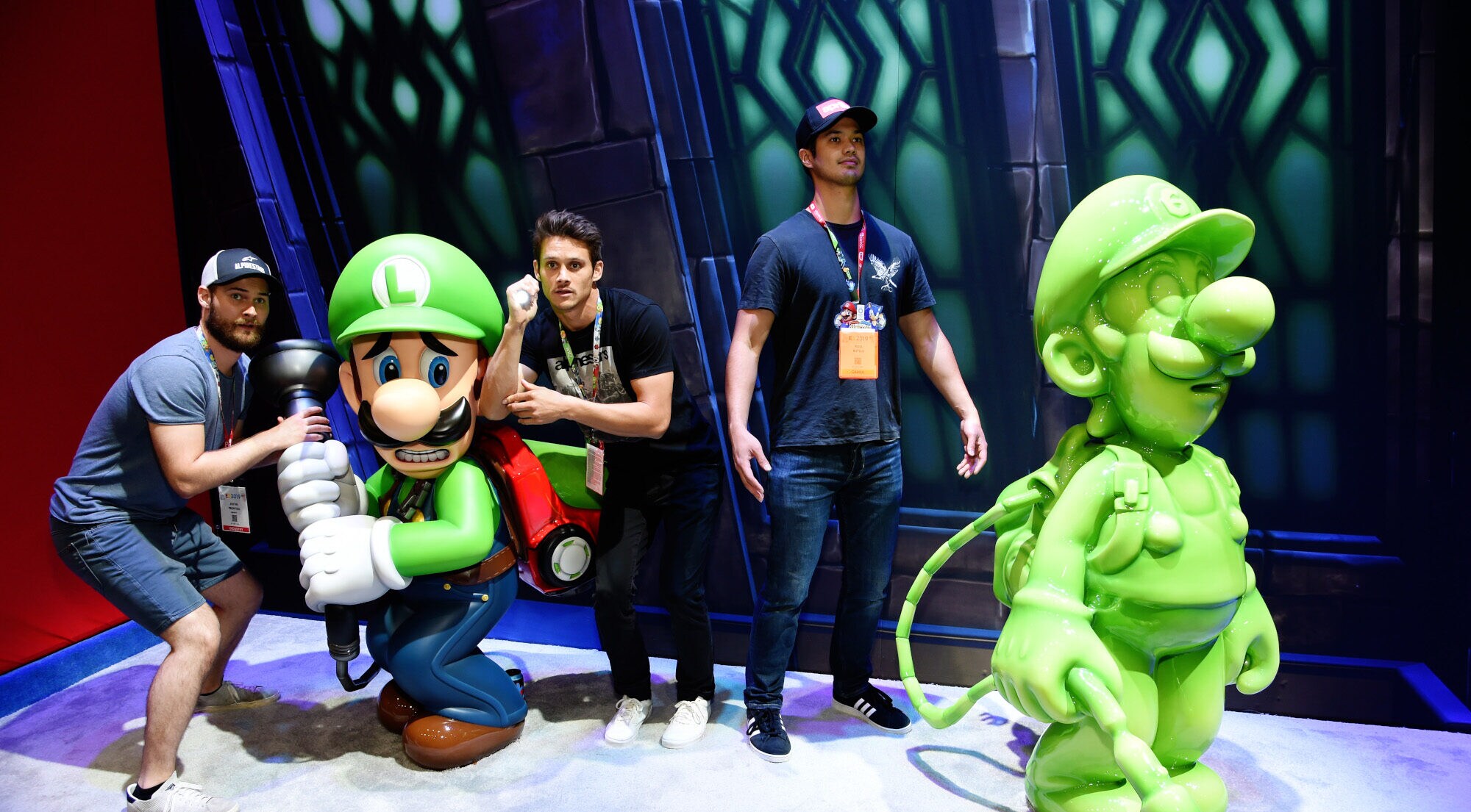 Besucher der E3 mit Nintendo Figuren Besucher der E3 mit Nintendo Figuren