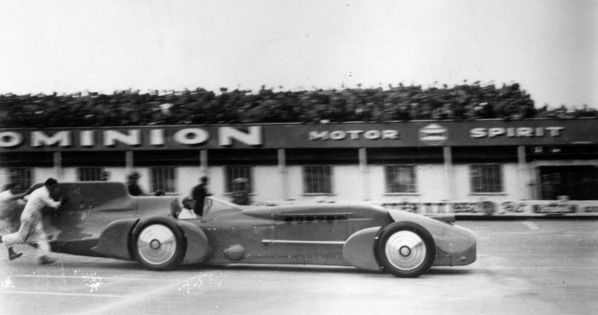 Historische Aufnahme des Rennwagens Bluebird im April 1933 Historische Aufnahme des Rennwagens Bluebird im April 1933
