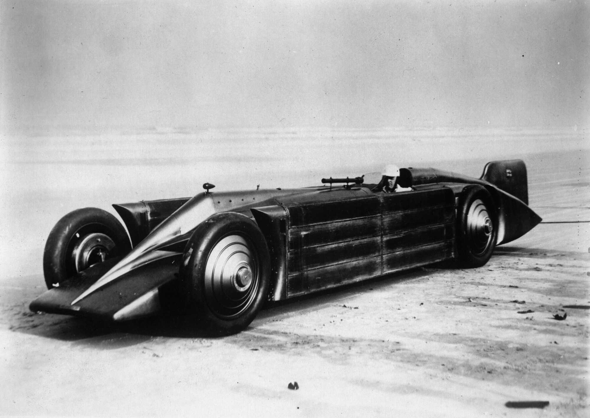 Eine historische Aufnahme des Rennwagens GOLDEN ARROW von Henry Segrave im März 1929
