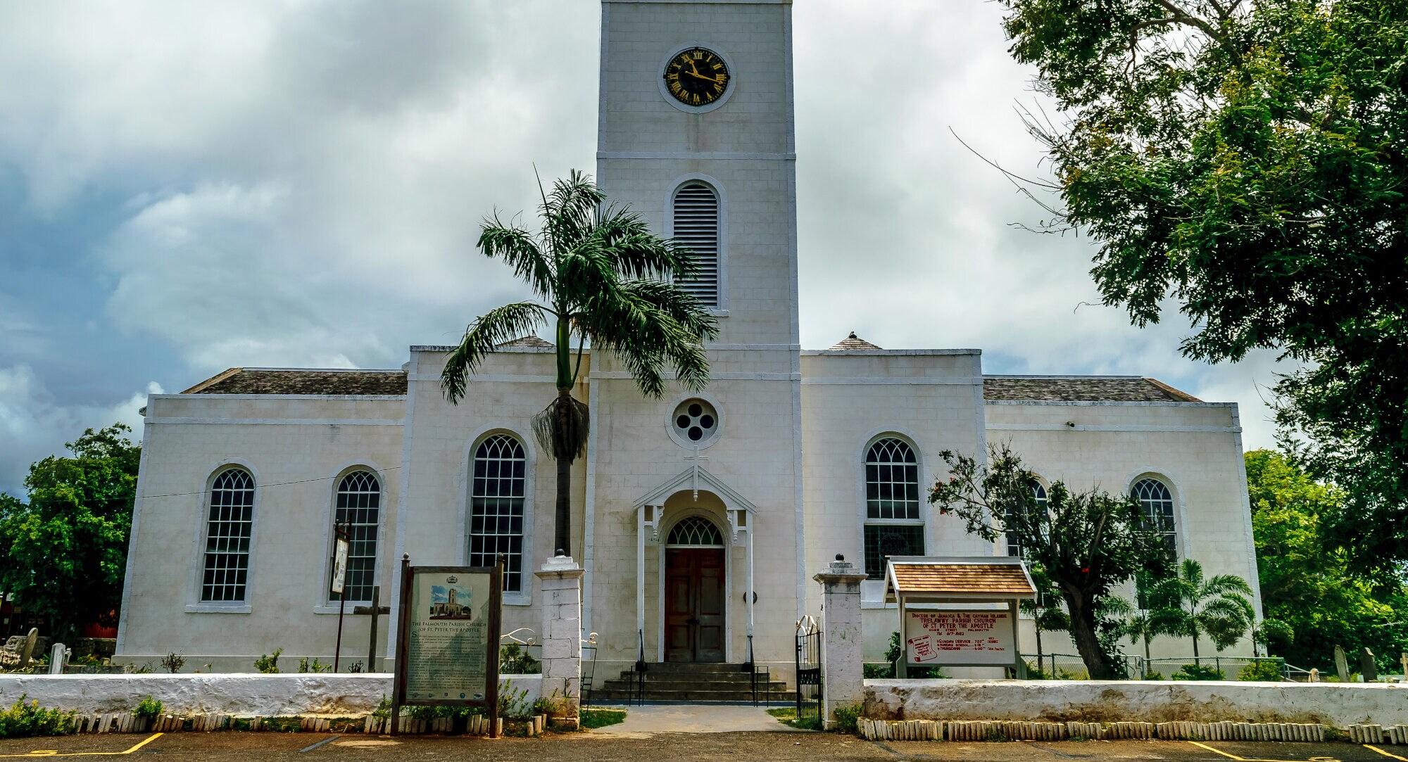 Eine weiße Kirche auf Jamaika Eine weiße Kirche auf Jamaika