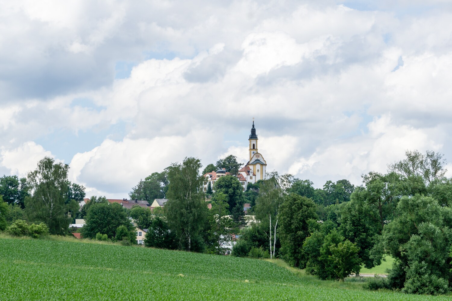 Die Wallfahrtskirche von Pleystein auf dem Quarzfelsen Kreuzberg
