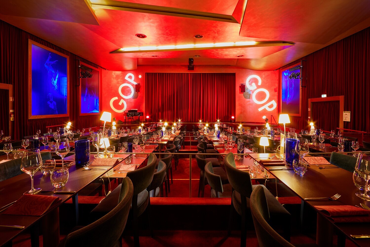 Die Bühne des Varieté-Theaters in München