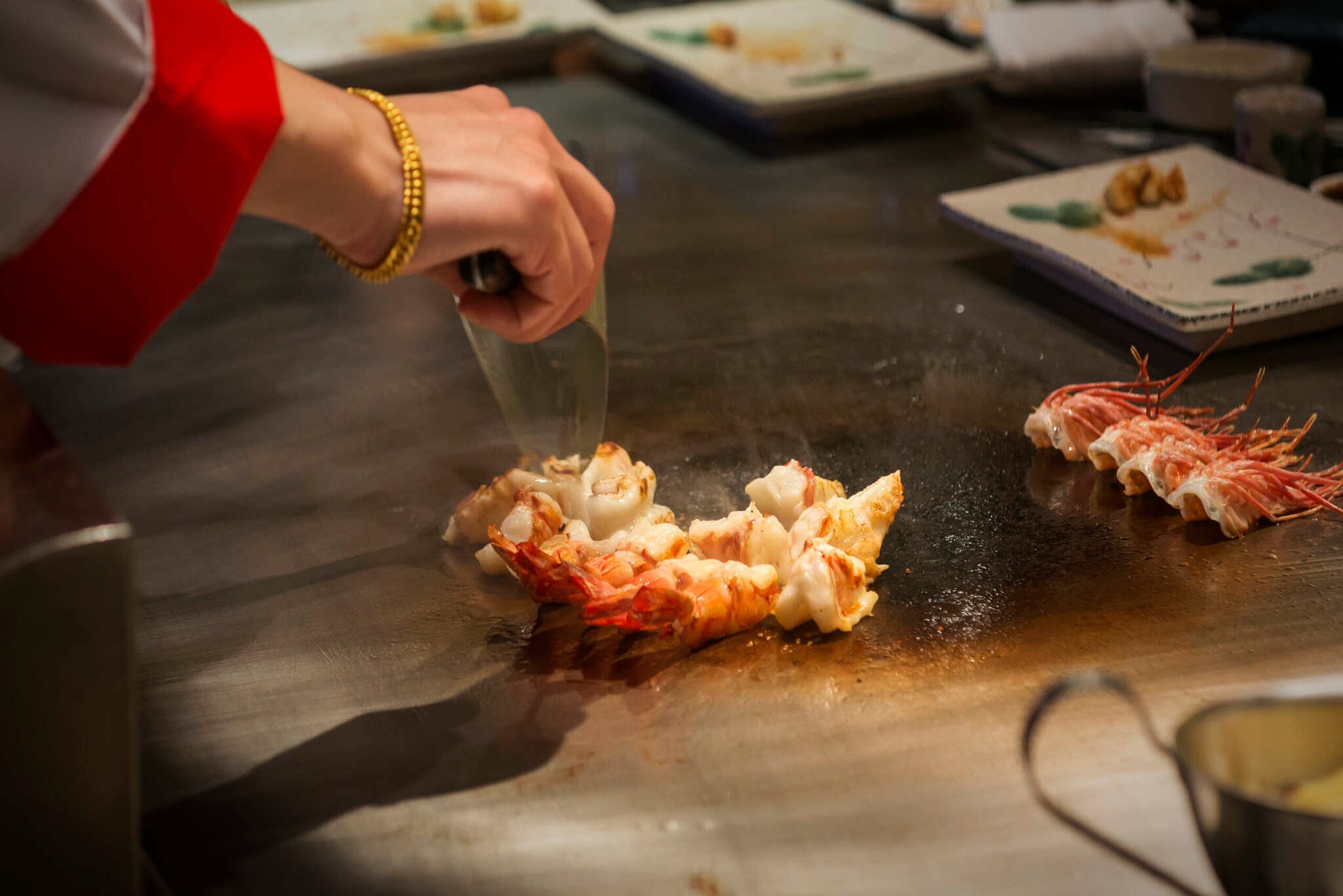 Gebratene Teppanyaki auf einer heißen Grillfläche. Gebratene Teppanyaki auf einer heißen Grillfläche.